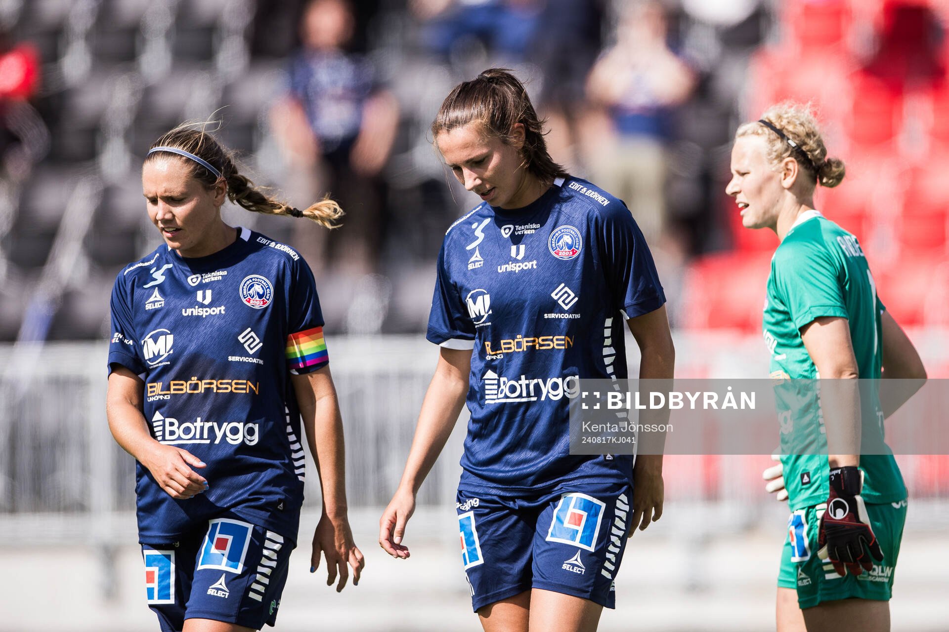 Linköpings Emma Lennartsson och Nellie Karlsson  deppar