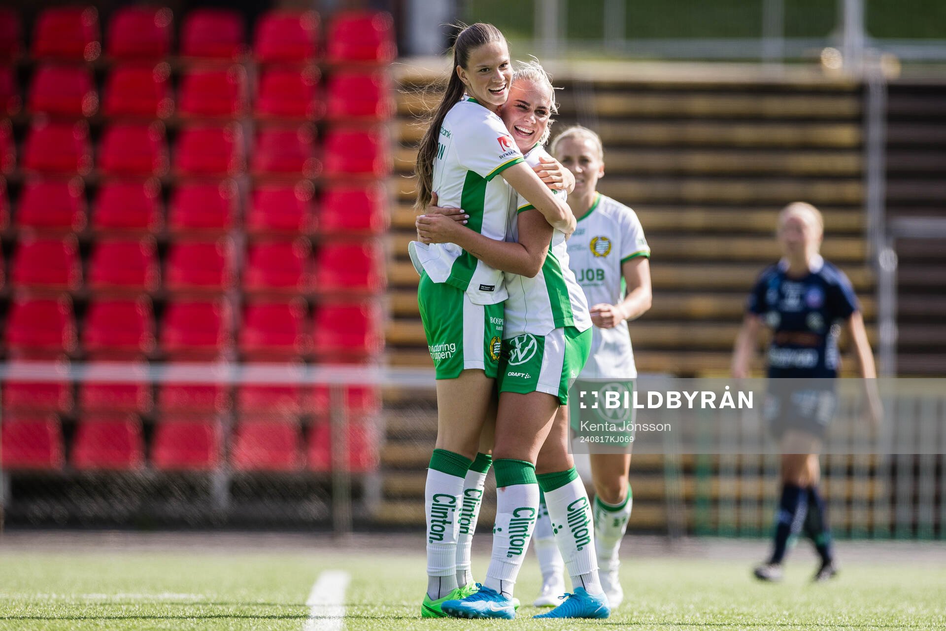 Hammarbys Bella Andersson och Cathinka Tandberg jublar