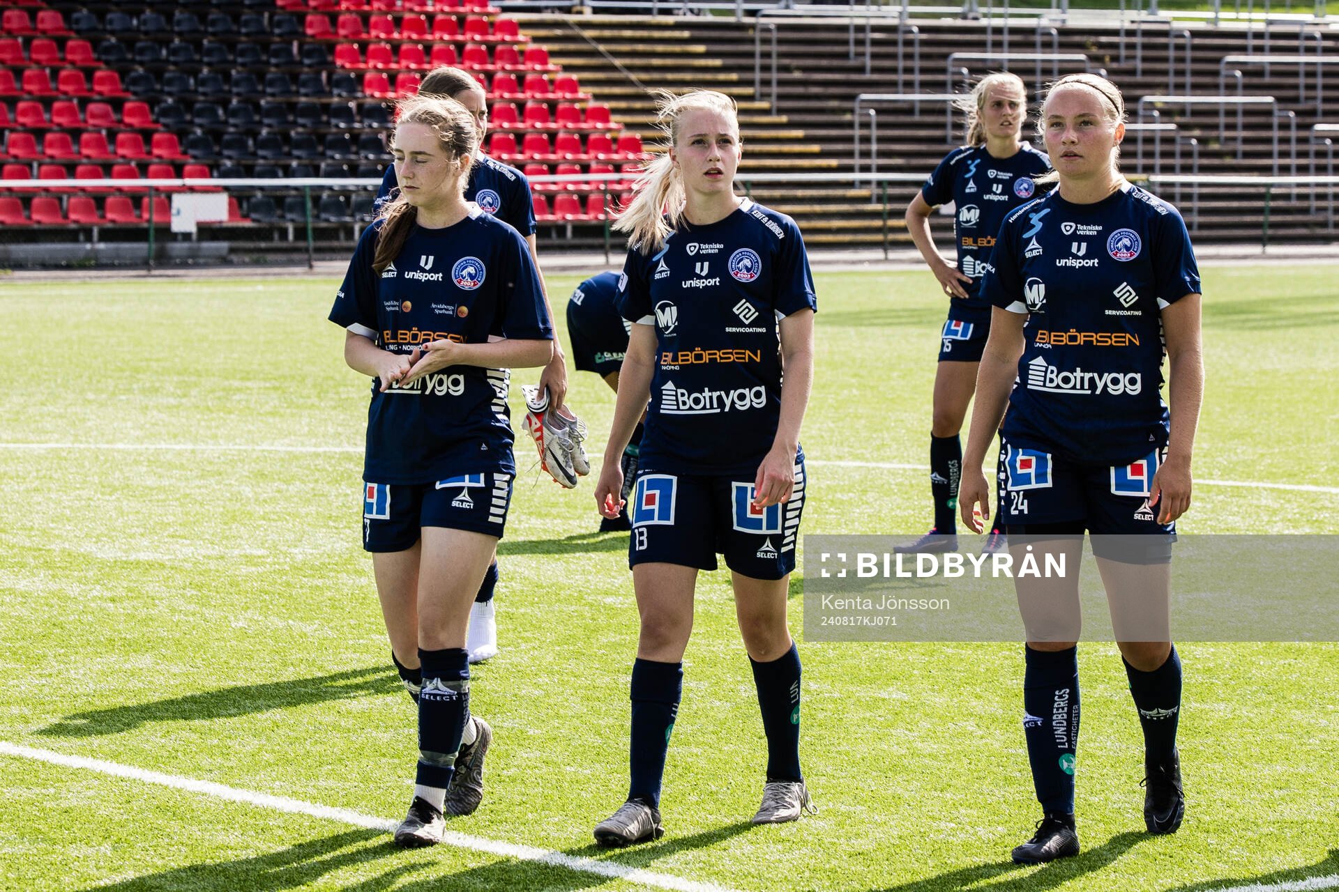 Linköpings Ella Lundin och Tyra Andersson deppar