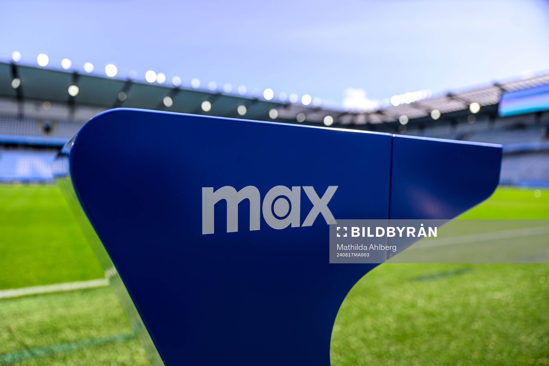 Ett bord med MAX logotyp