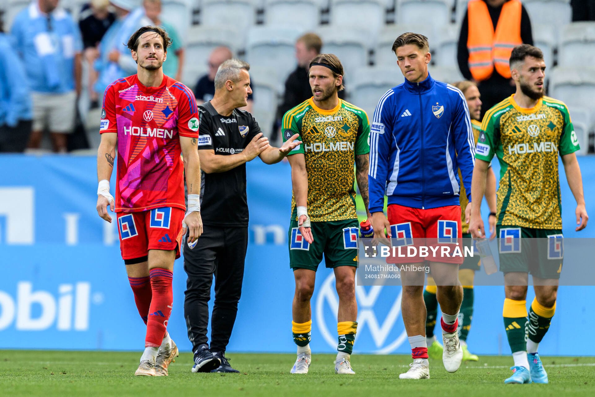 IFK Norrköpings målvakt David Mitov Nilsson deppar