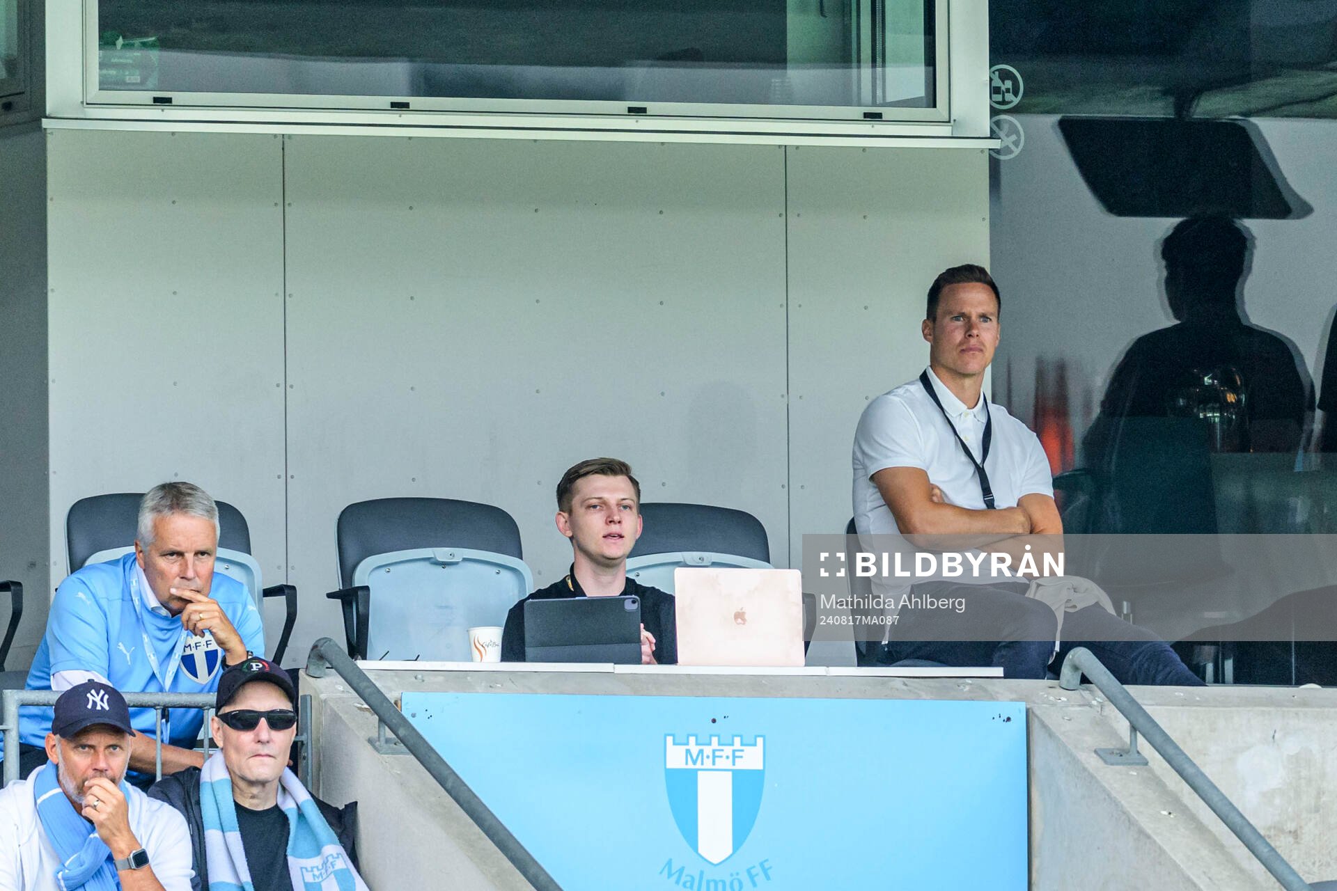 Malmö FFs Niklas Moisander på läktaren