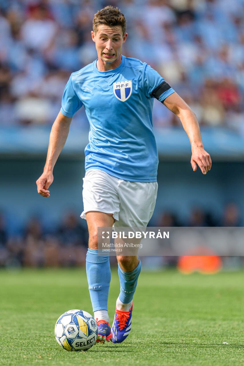 Malmö FFs Lasse Berg Johnsen under fotbollsmatchen i Allsvenskan mellan Malmö FF och IFK Norrköping den 17 augusti 2024 i Malmö. 