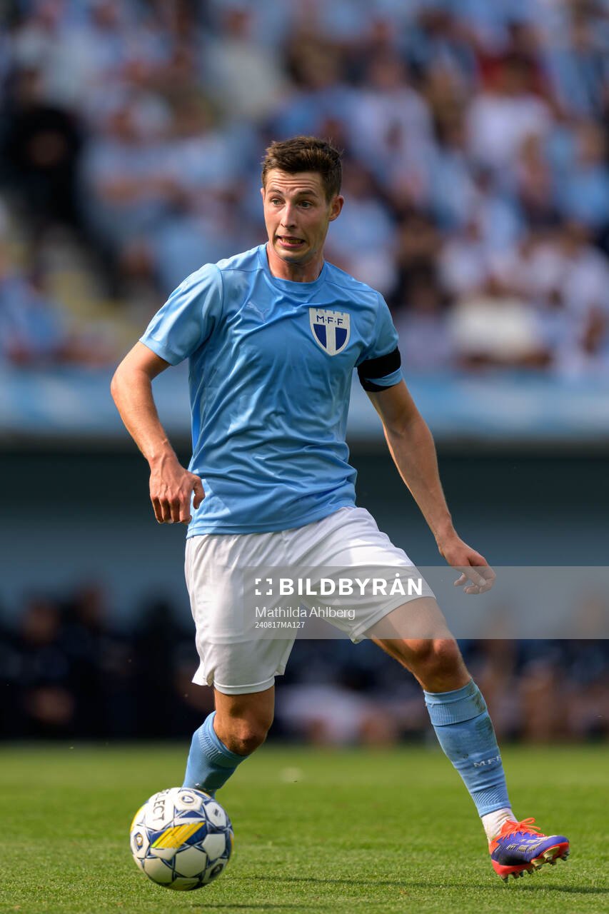 Malmö FFs Lasse Berg Johnsen under fotbollsmatchen i Allsvenskan mellan Malmö FF och IFK Norrköping den 17 augusti 2024 i Malmö. 