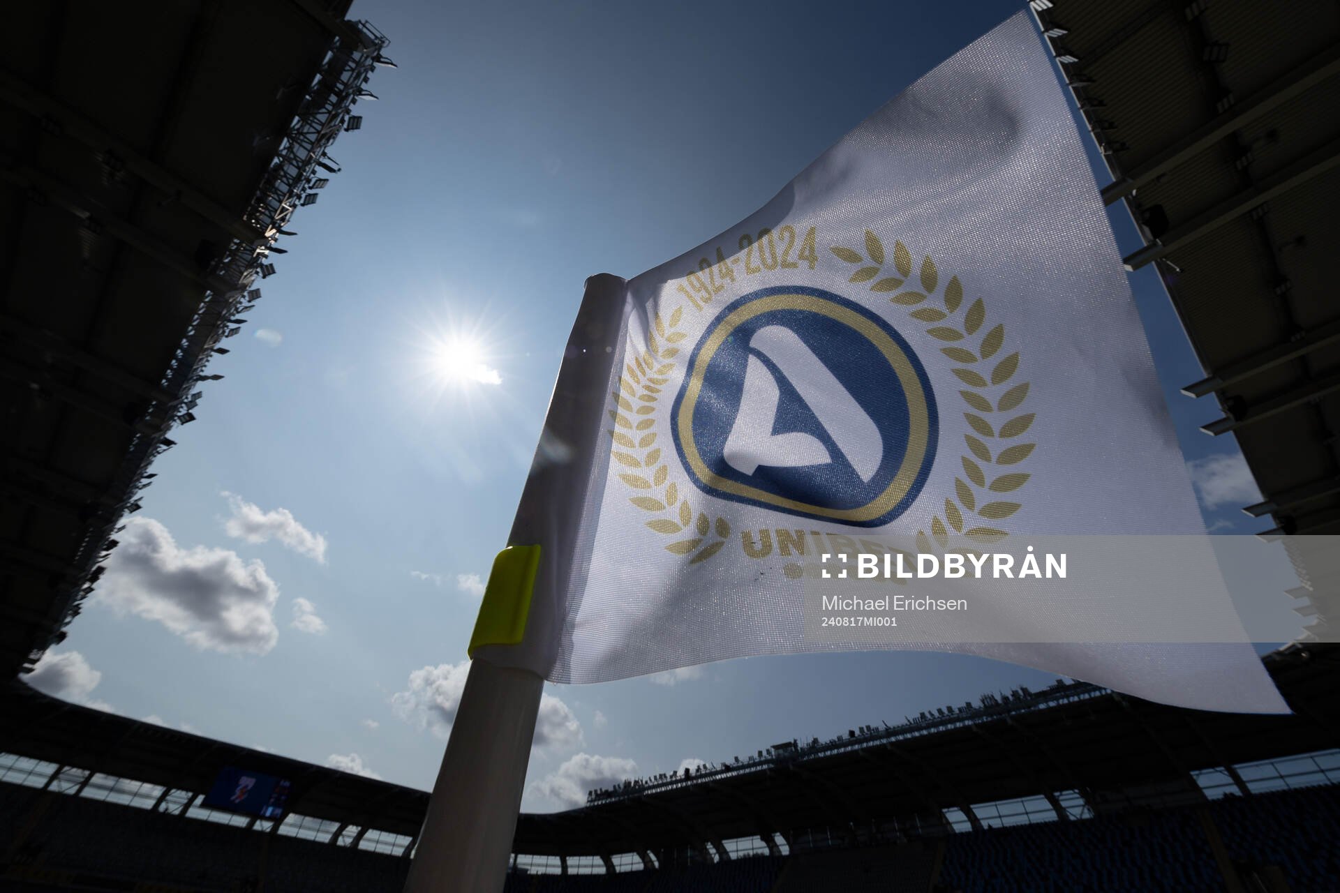 En hörnflagga inne på Gamla Ullevi innan fotbollsmatchen