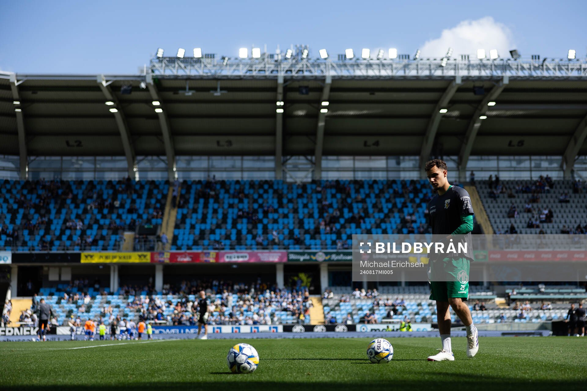 IFK Göteborgs målvakt Elis Bishesari innan fotbollsmatchen i Allsvenskan mellan IFK Göteborg och Sirius den 17 augusti 2024 i Göteborg.