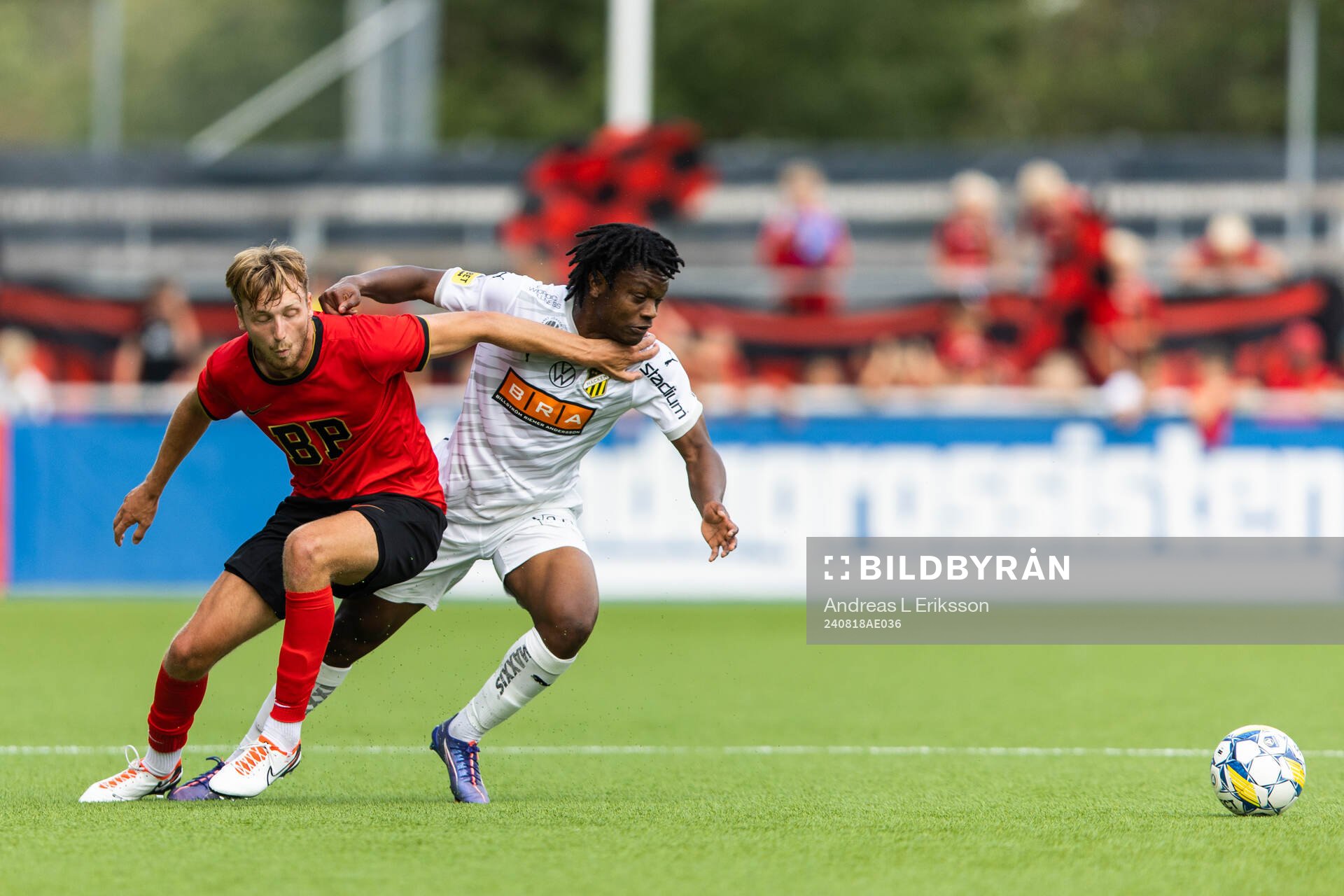Brommapojkarnas Alexander Abrahamsson och Häckens Jeremy