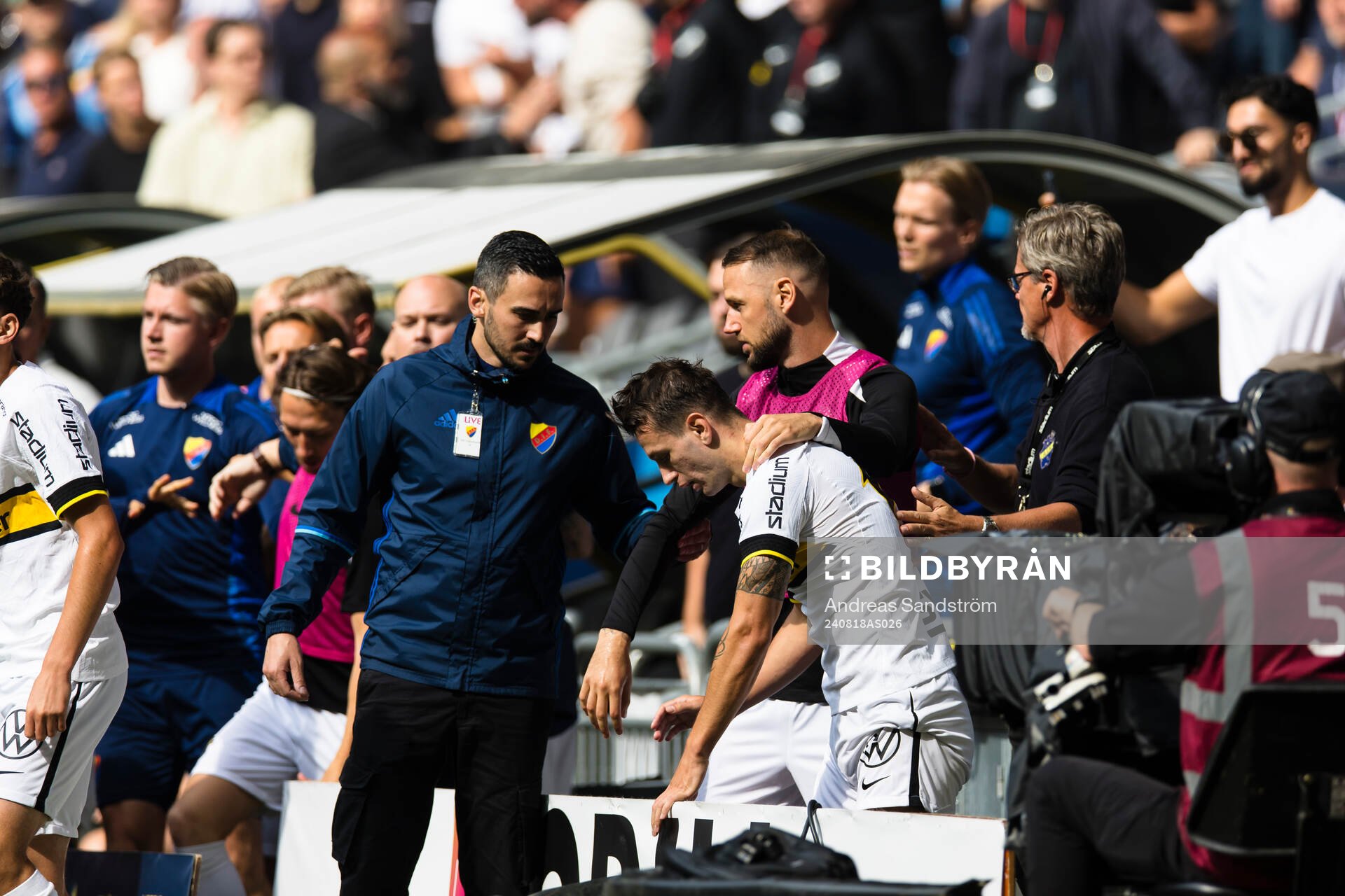 AIKs Bersant Celina firar 0-1 med Alexander Milosevic vid