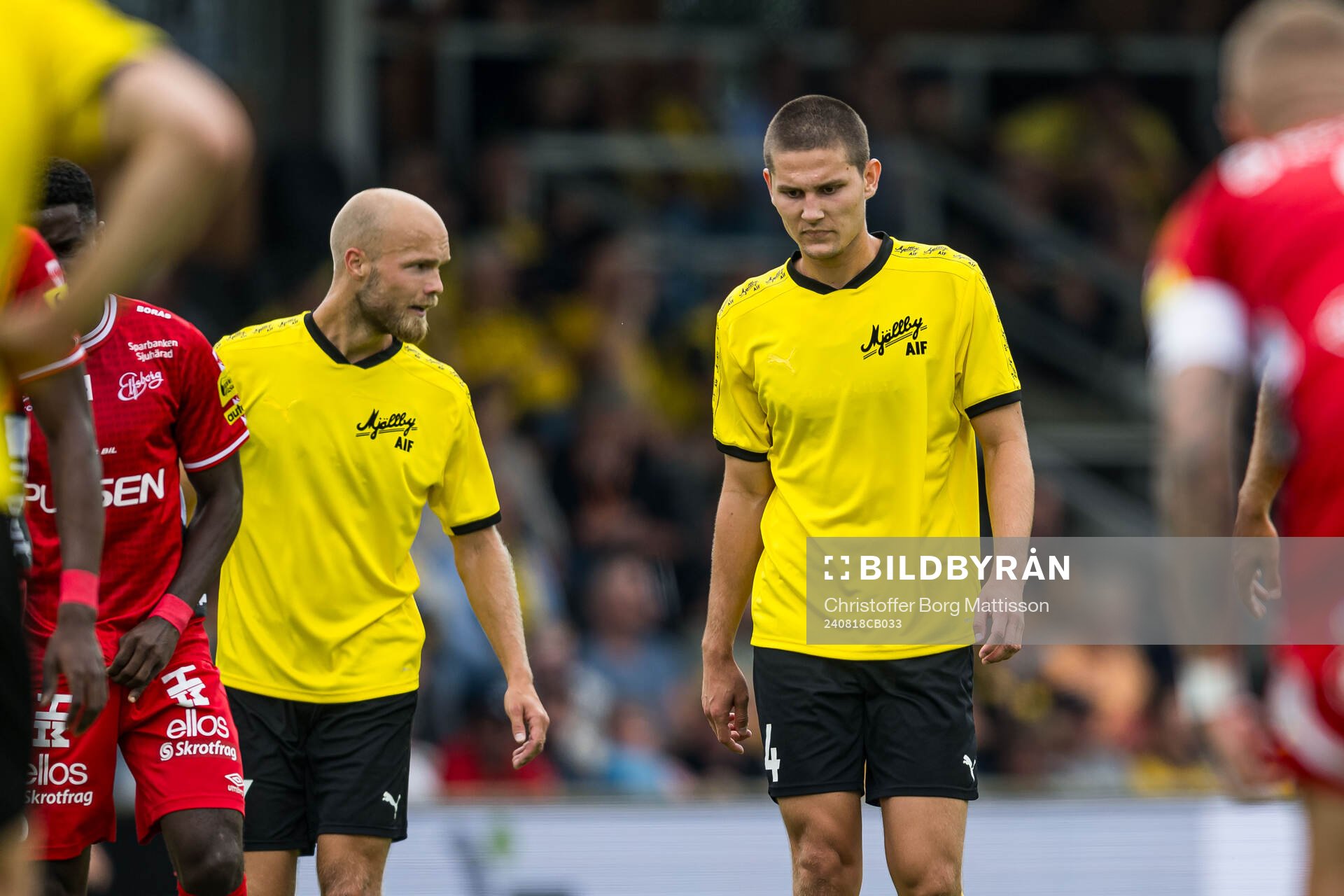 Mjällbys Viktor Gustafson och Rasmus Wikström deppar