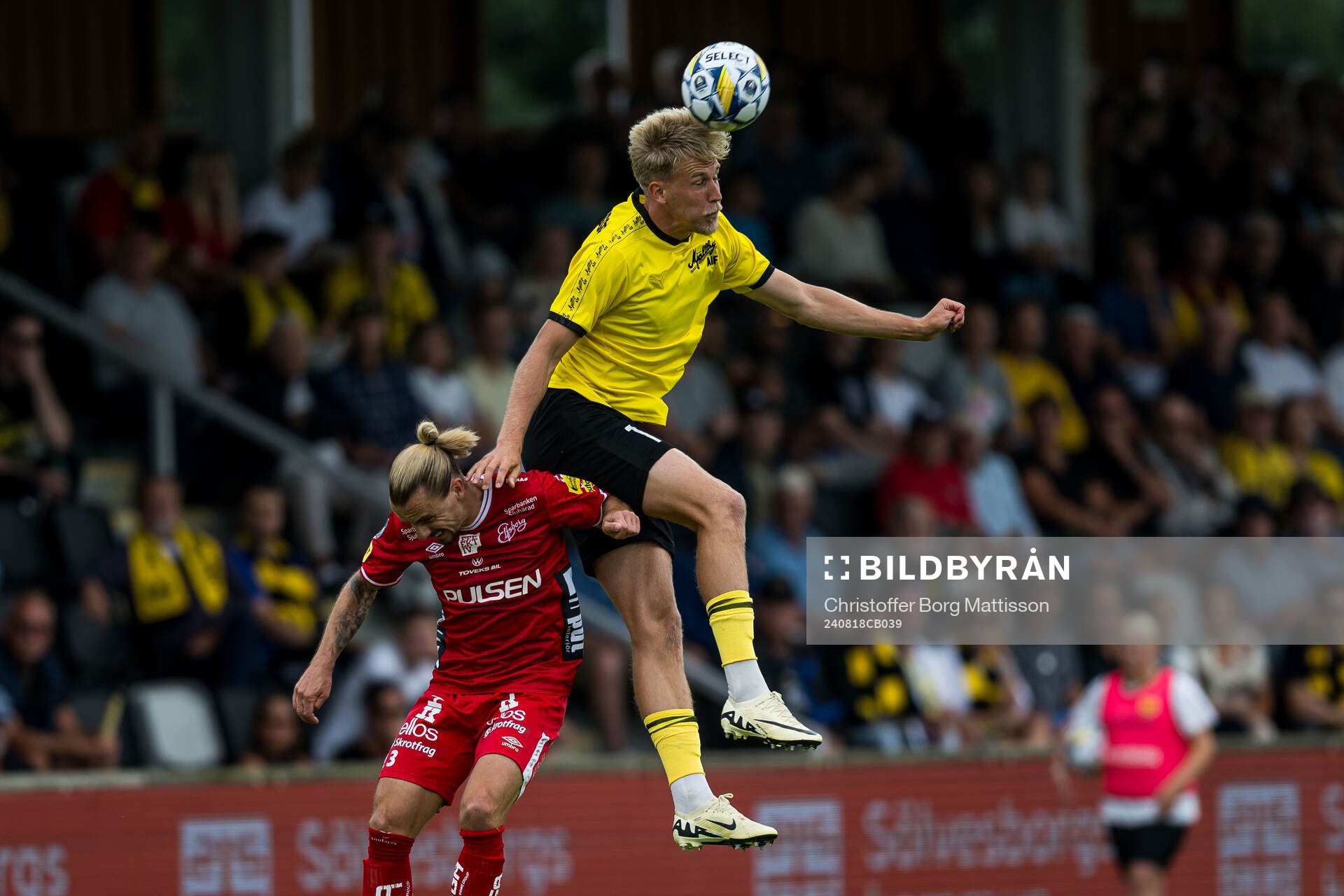 Elfsborgs Niklas Hult och Mjällbys Herman Johansson