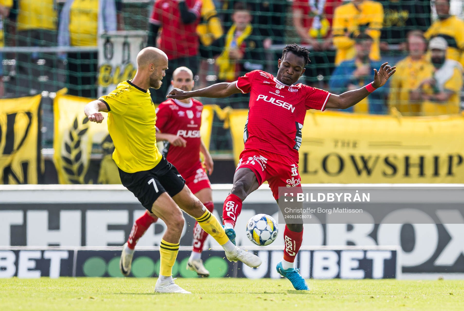 Mjällbys Viktor Gustafson och Elfsborgs Jalal Abdullai