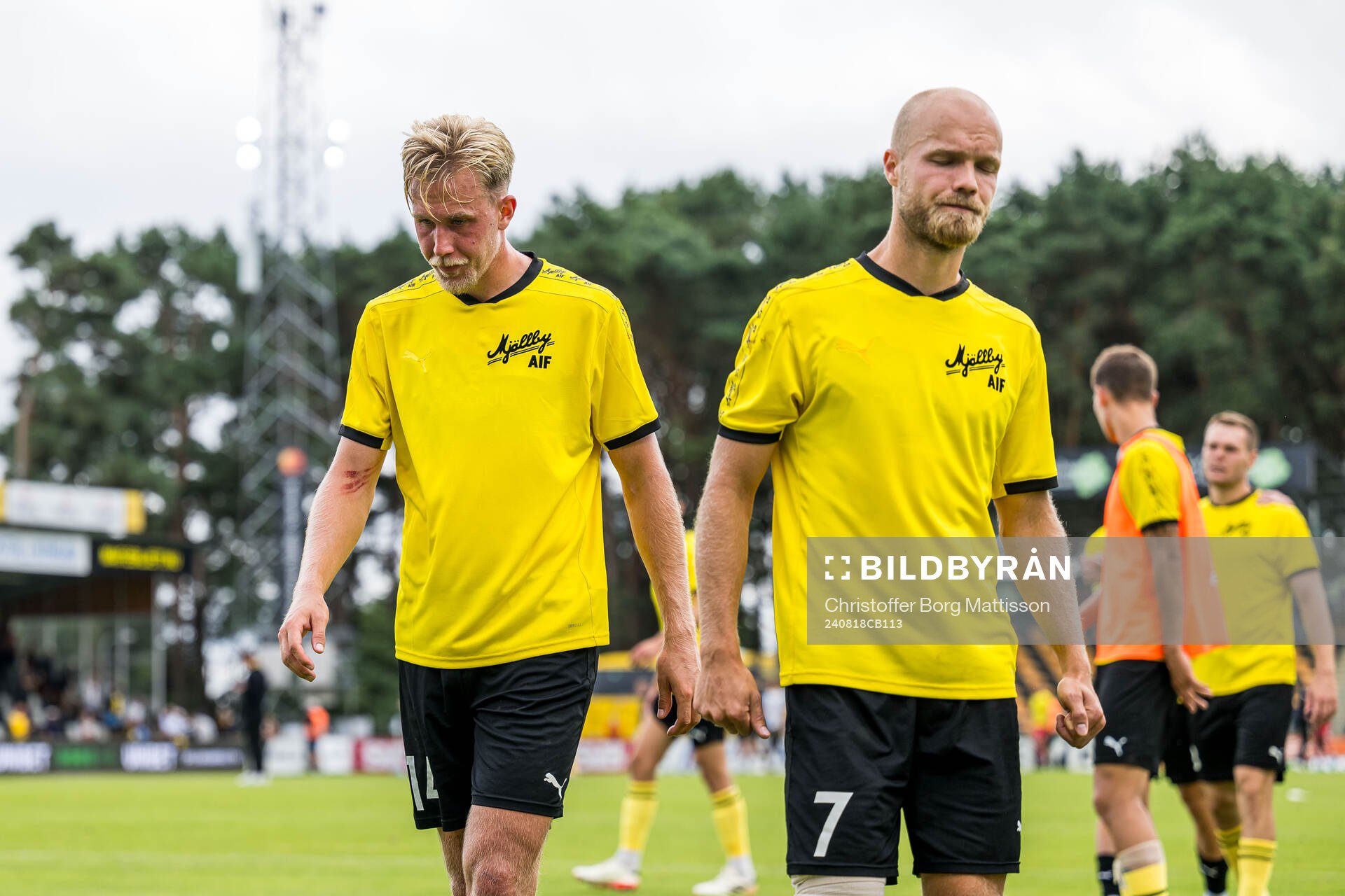 Mjällbys Herman Johansson och Viktor Gustafson deppar