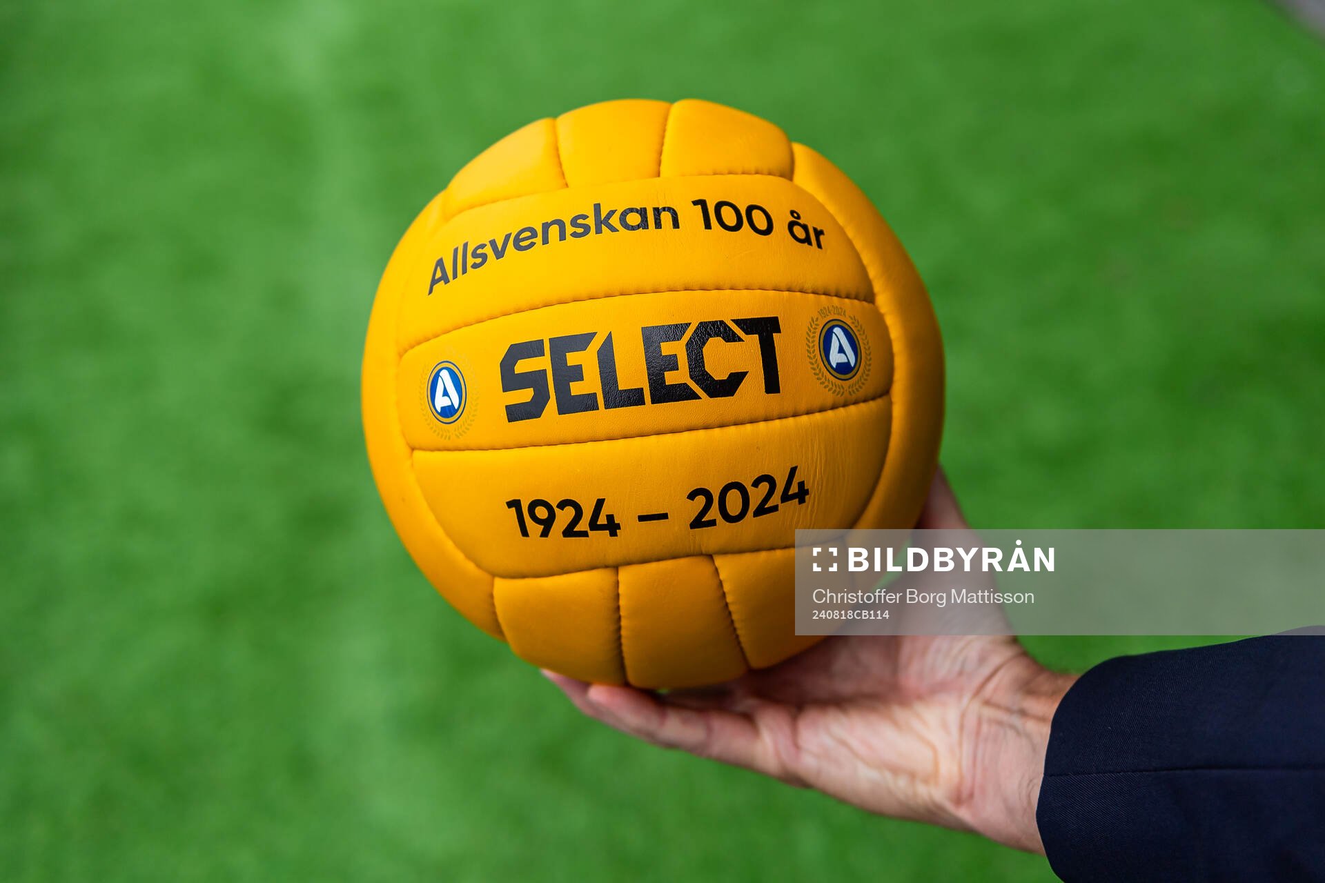 En jubileumsboll från SEF för att fira Allsvenskan 100 år
