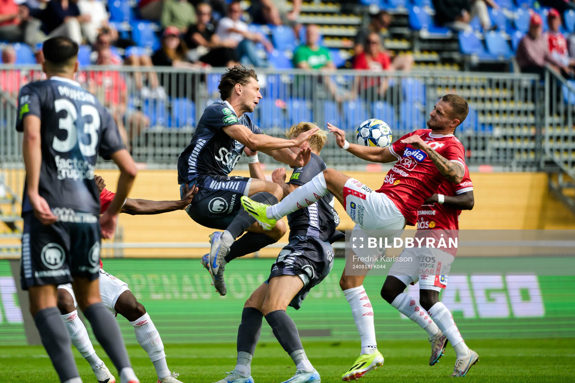 Brages Pontus Jonsson och Degerfors Christos Gravius