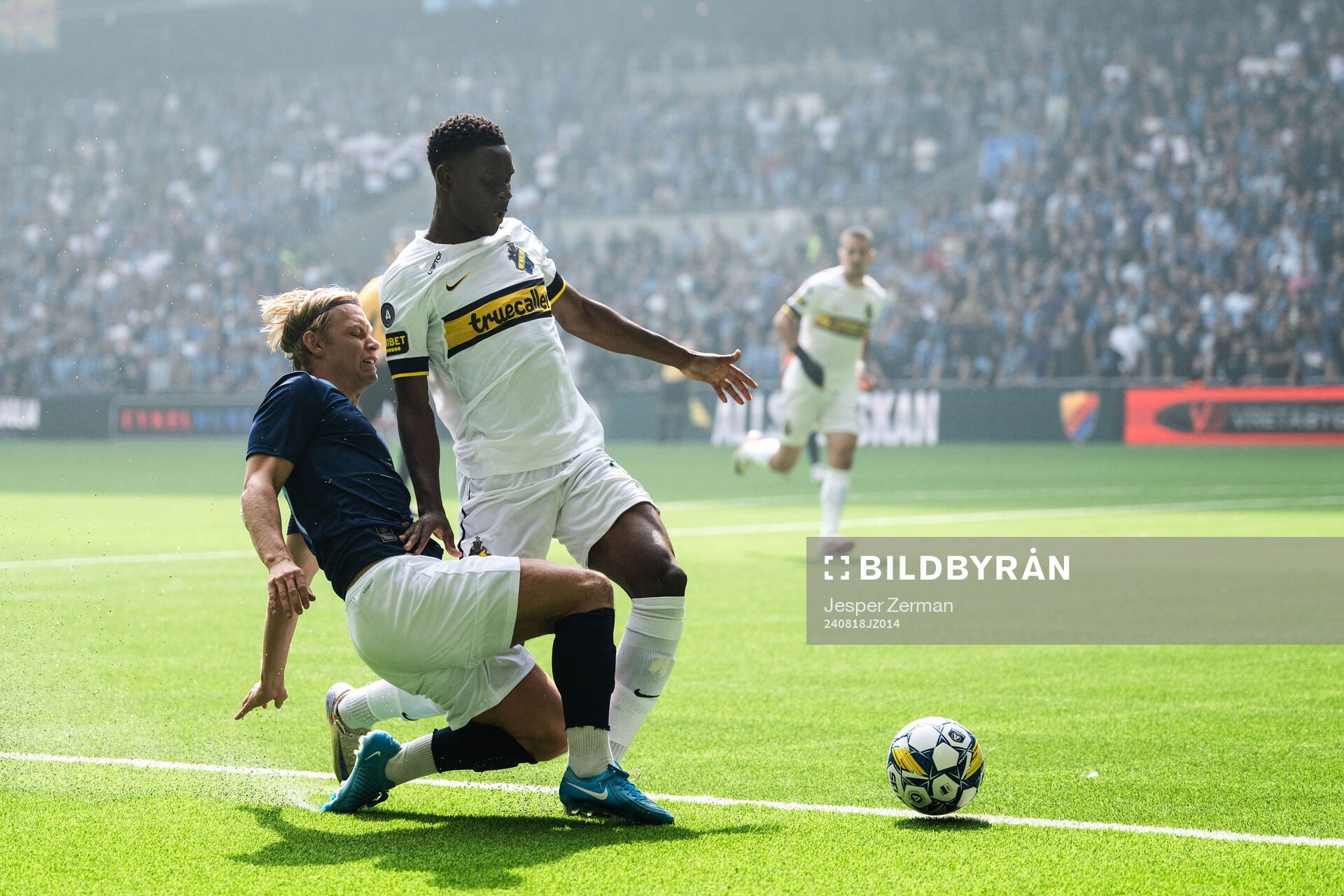 Djurgårdens Tobias Gulliksen och AIKs Mouhamed Lamine
