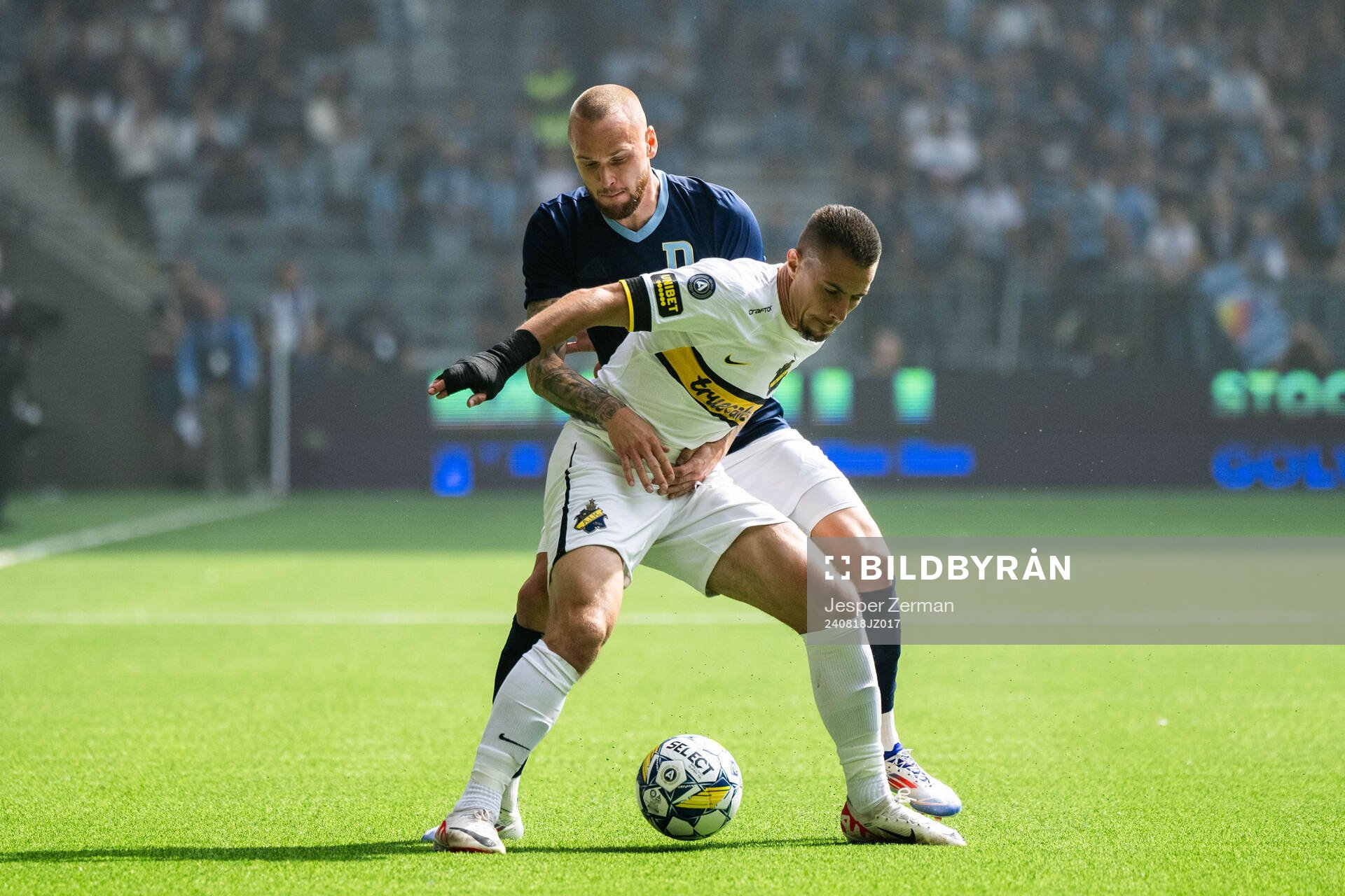 Djurgårdens Adam Ståhl och AIKs Dino Besirovic