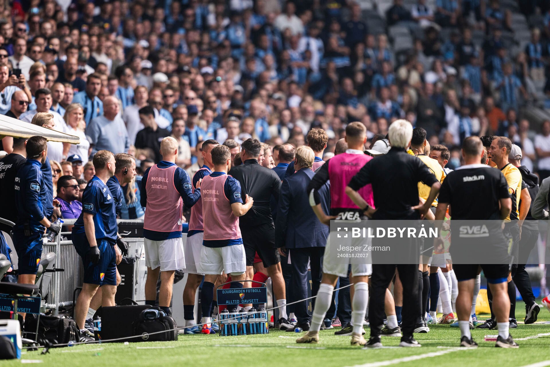 Diskussion mellan AIKs och Djurgårdens spelare efter 0-1 av Bersant Celina (ej i bild) under fotbollsmatchen i Allsvenskan mellan Djurgården och AIK den 18 augusti 2024 i Stockholm.
