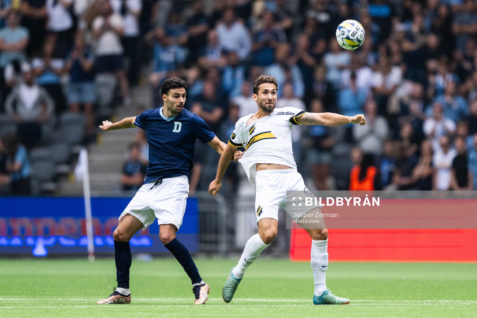 Djurgårdens Deniz Hummet och AIKs Benjamin Tiedemann Hansen