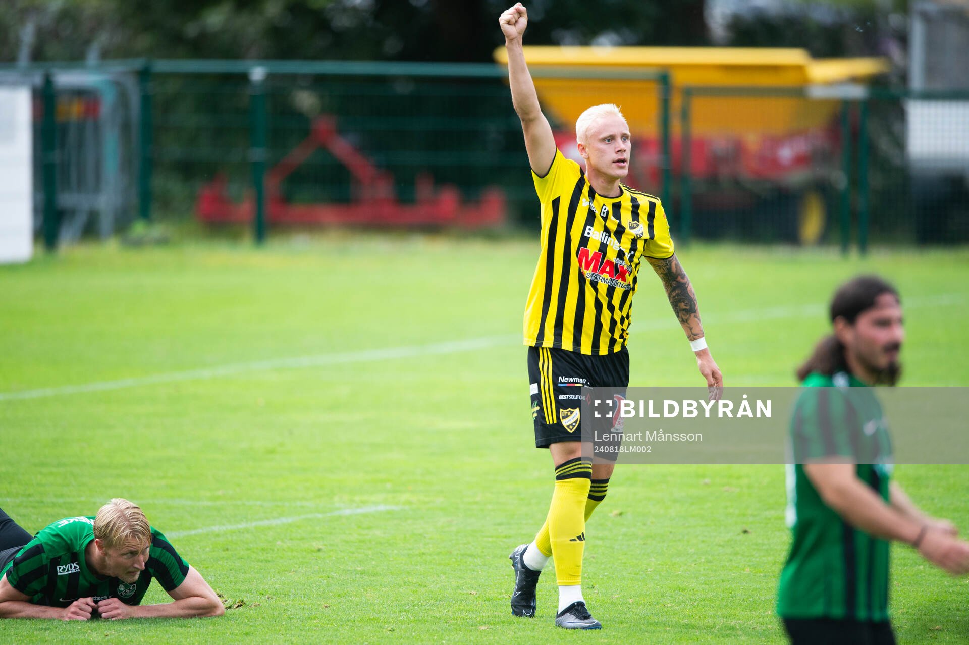 IFK Hässleholms Alexander Sjöström skjuter 0-1 och jublar i matchen i div 2 mellan Högaborgs BK och IFK Hässleholm i Helsingborg 18 augusti 2024.