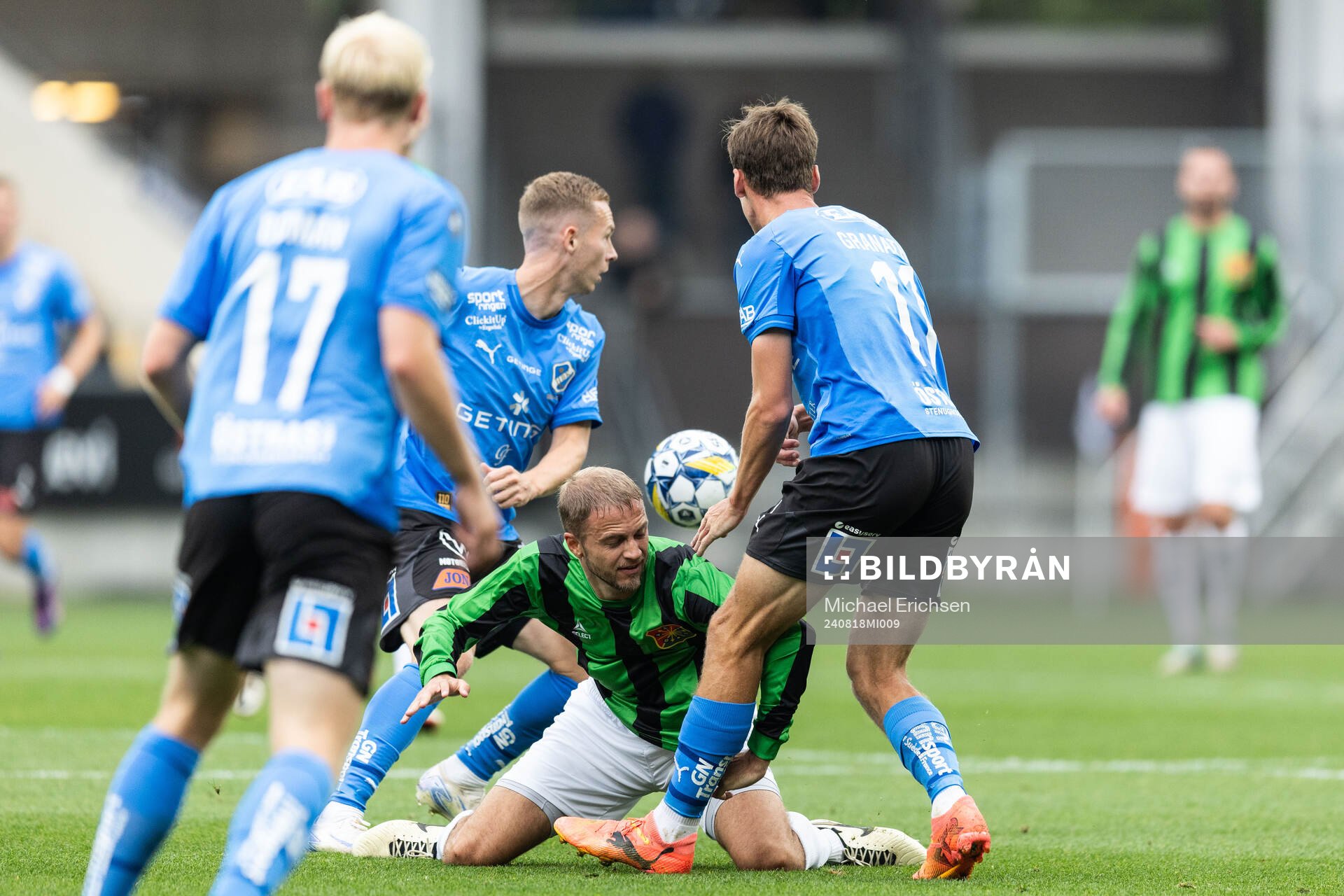 Halmstads Gisli Eyjolfsson och Villiam Granath mot GAIS