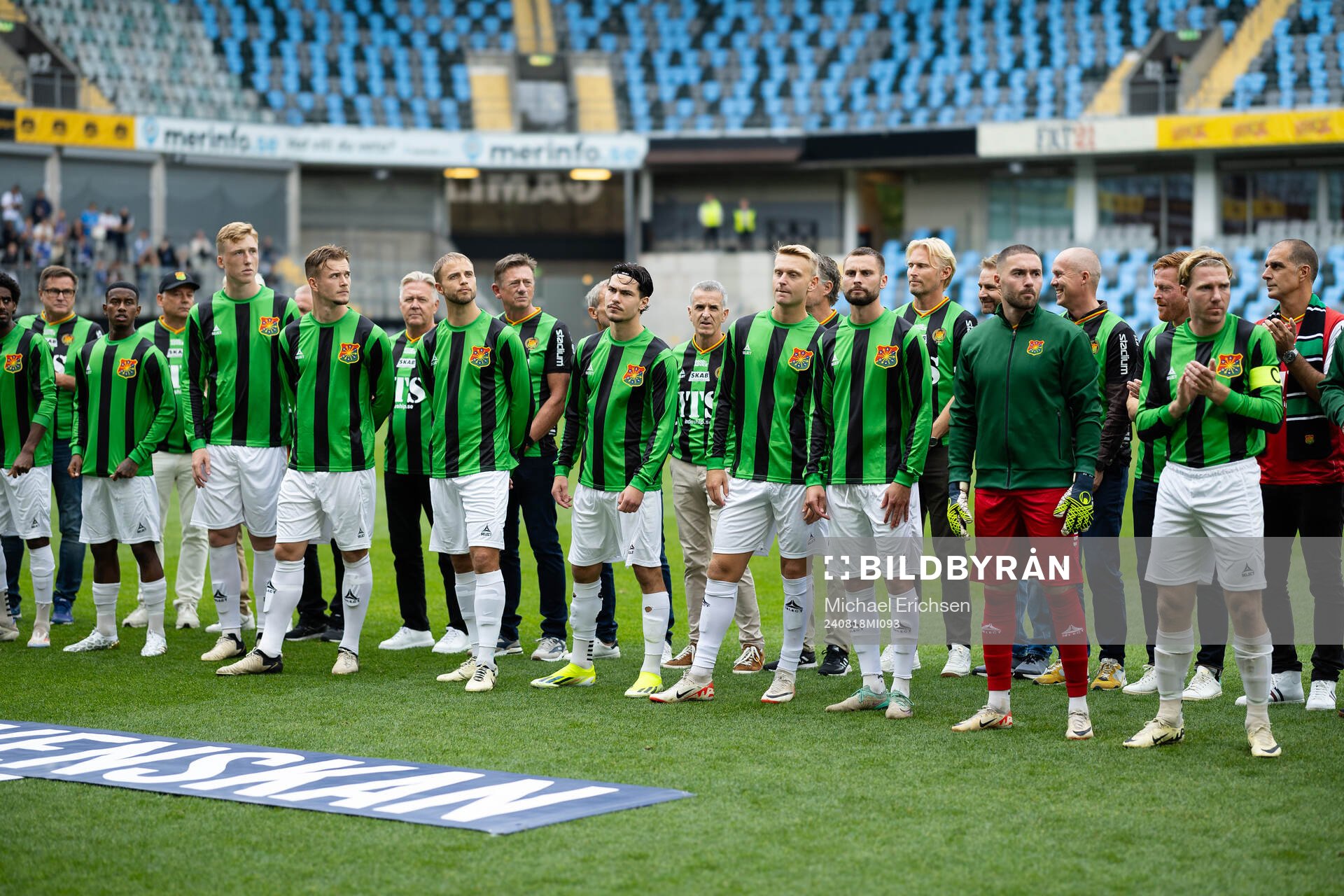 GAIS spelare på line up innan fotbollsmatchen i