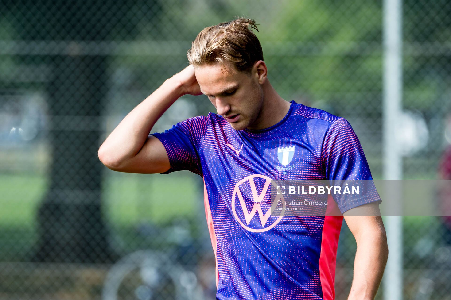 Erik Botheim of Malmö FF looks dejected