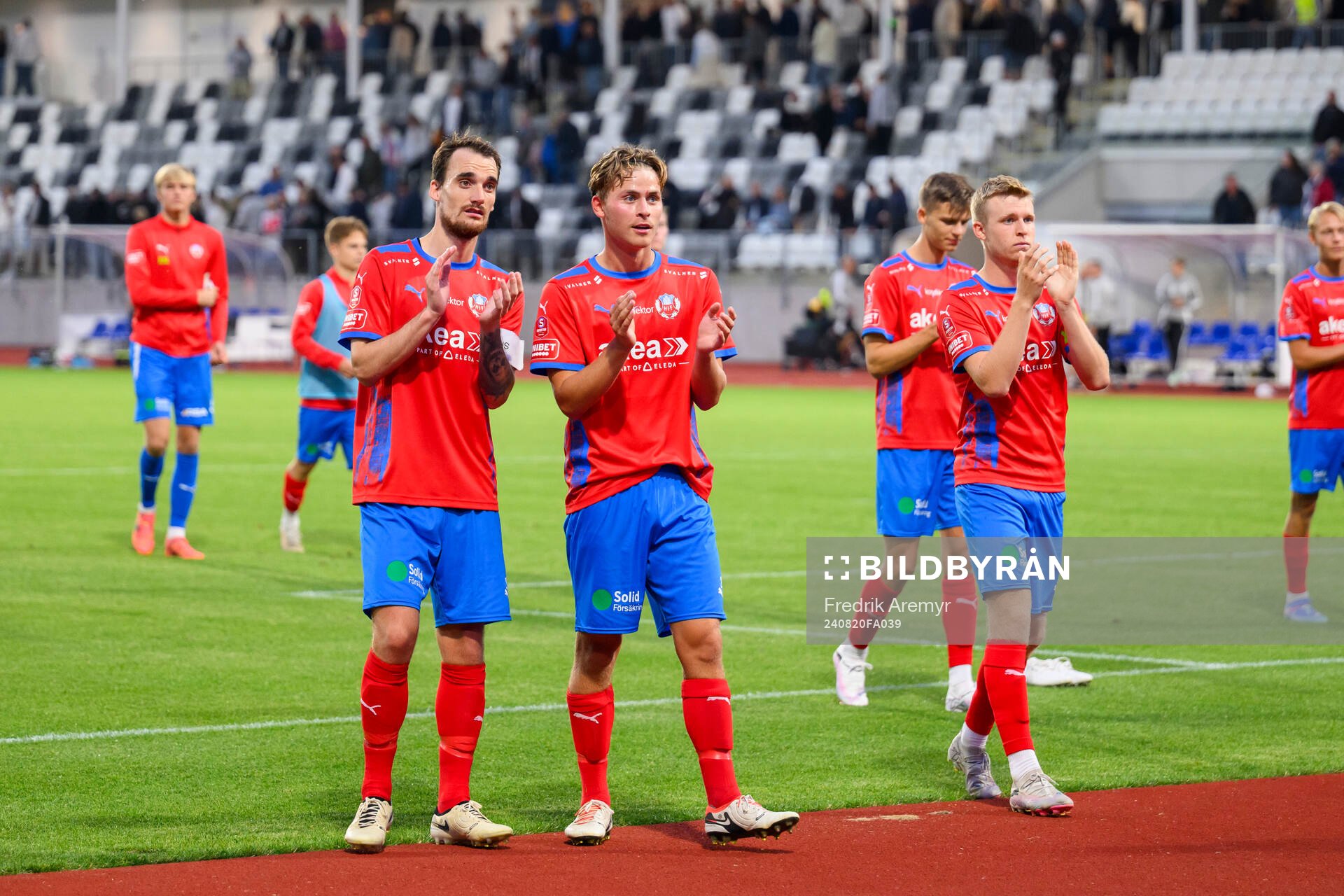 Helsingborgs spelare jublar efter fotbollsmatchen i Svenska Cupen mellan Herrestad  och Helsingborg den 20 augusti 2024 i Uddevalla. 