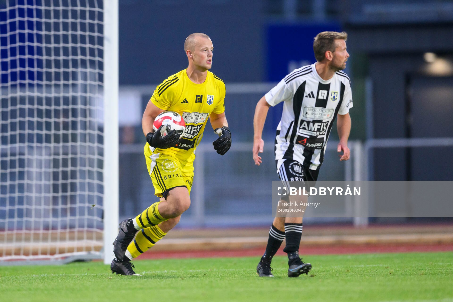 Herrestads målvakt Eskil Persson under fotbollsmatchen i Svenska Cupen mellan Herrestad och Helsingborg den 20 augusti 2024 i Uddevalla.