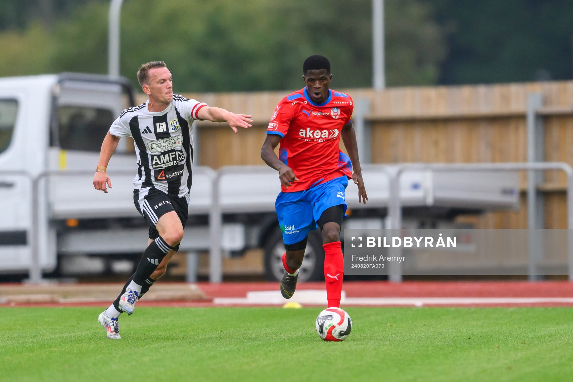 Herrestads Erik Andreasson och Helsingborgs Chisomnazu