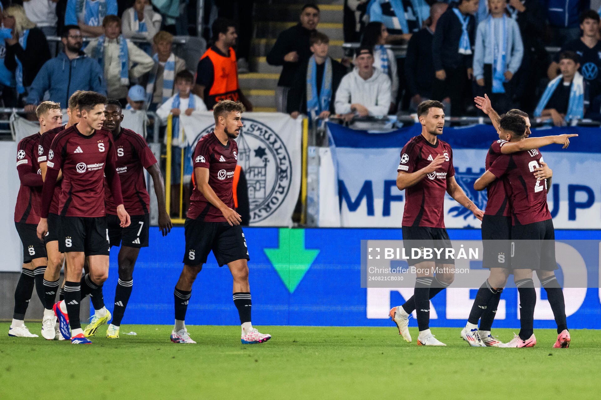 Lukas Haraslin of Sparta Prag celebrate with teammates