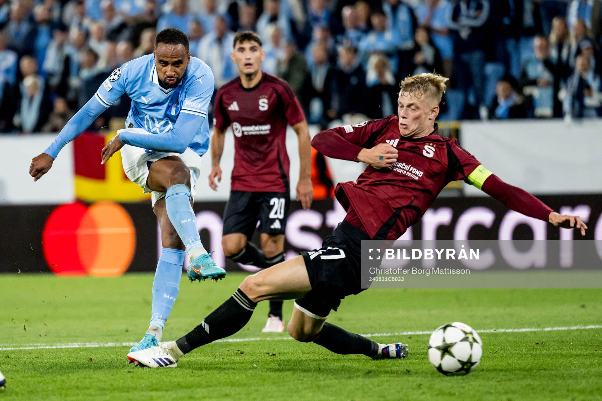 Isaac Kiese Thelin of Malmö FF and Filip Panak of Sparta