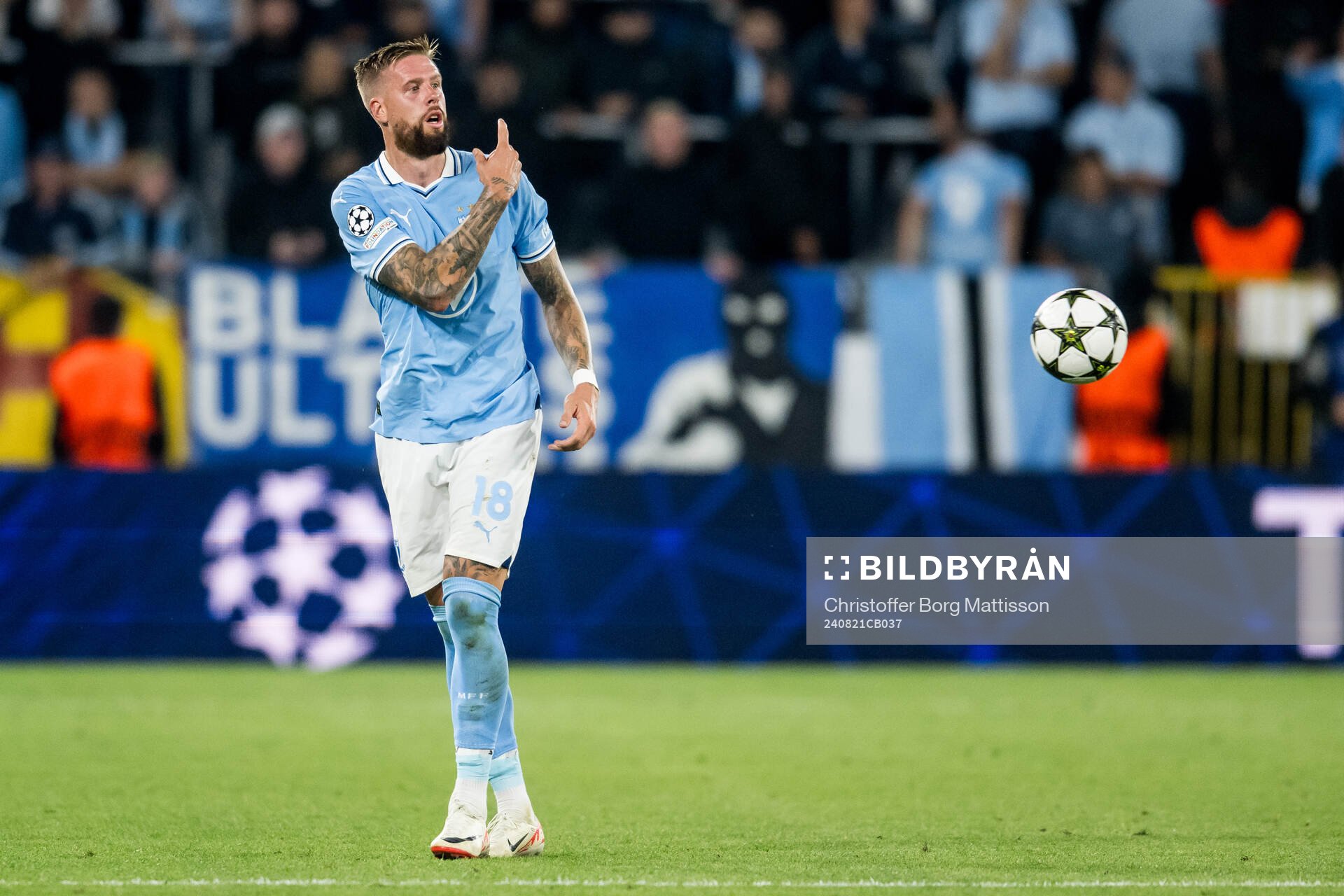 Pontus Jansson of Malmö FF looks dejected