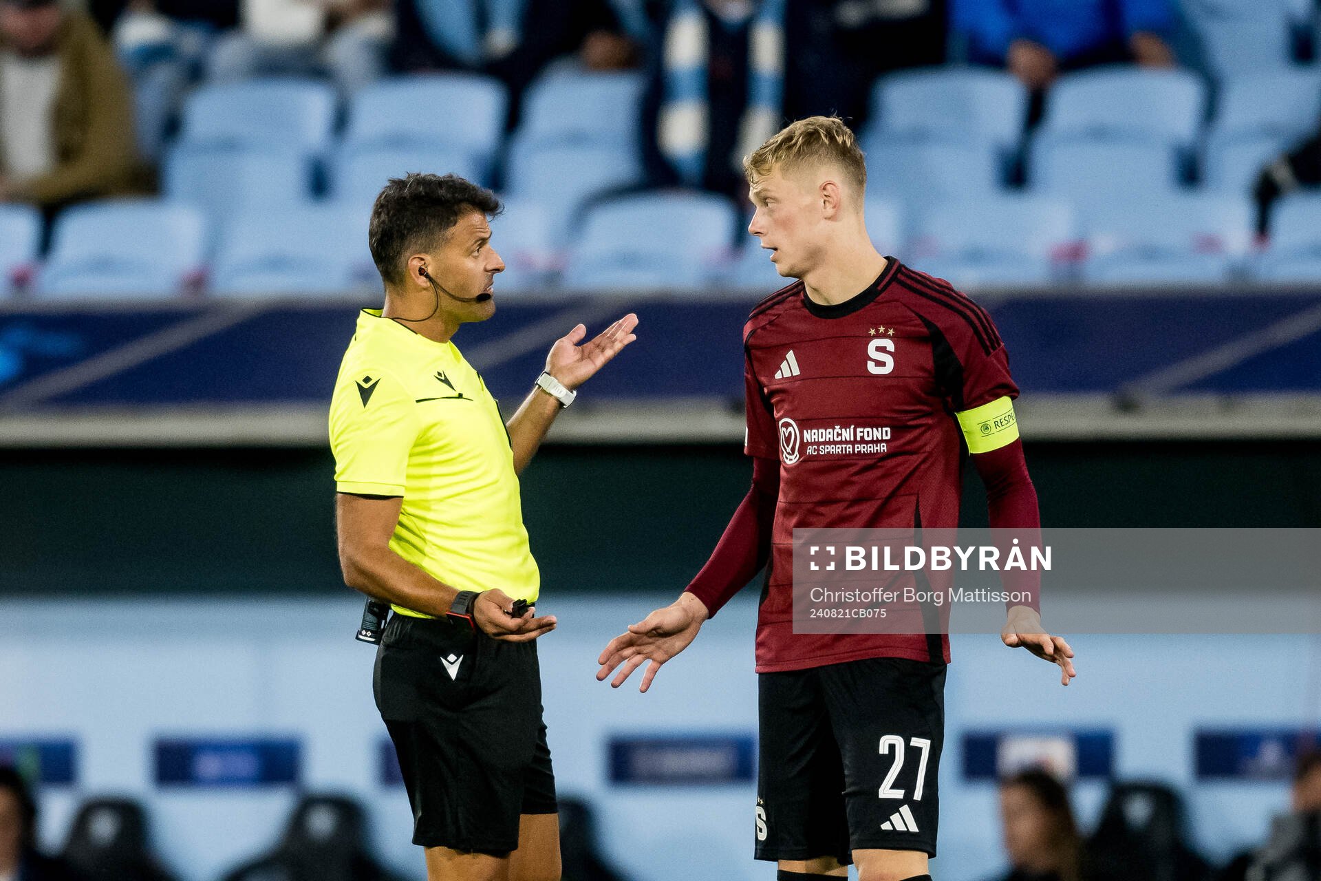 Referee Jesús Gil Manzano and Filip Panak of Sparta Prag