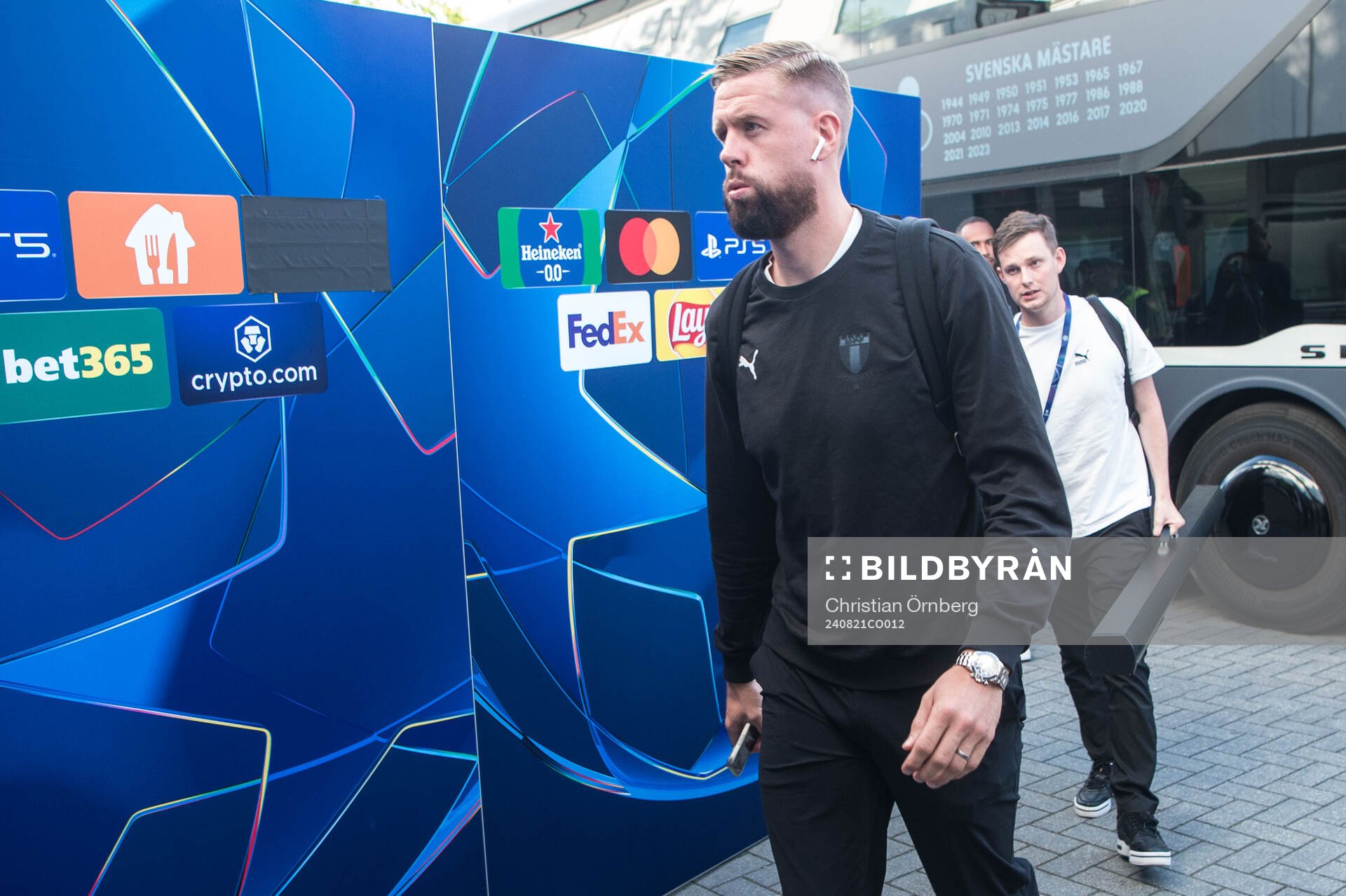 Pontus Jansson of Malmö FF arrives