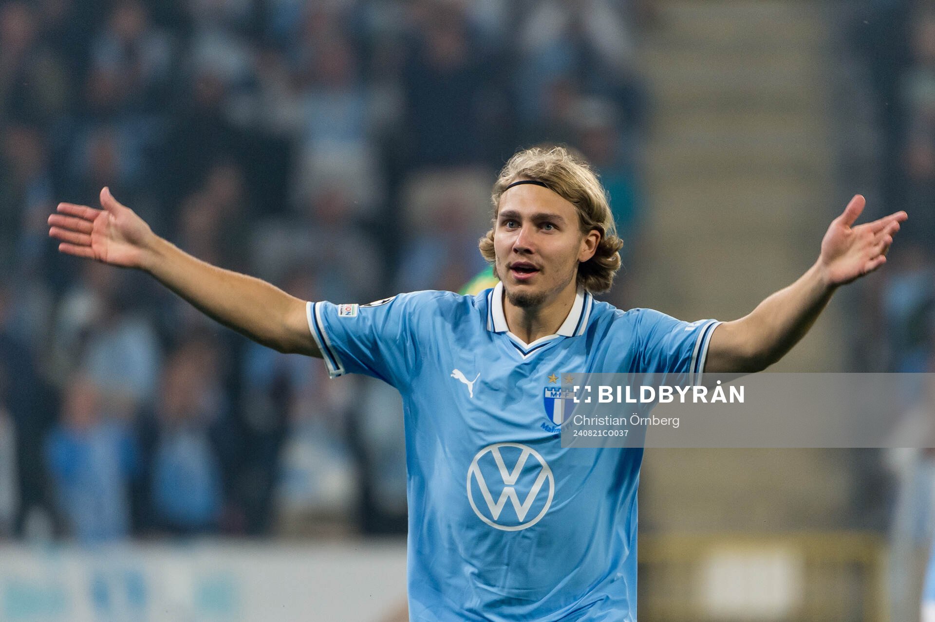 Sebastian Nanasi of Malmö FF celebrating