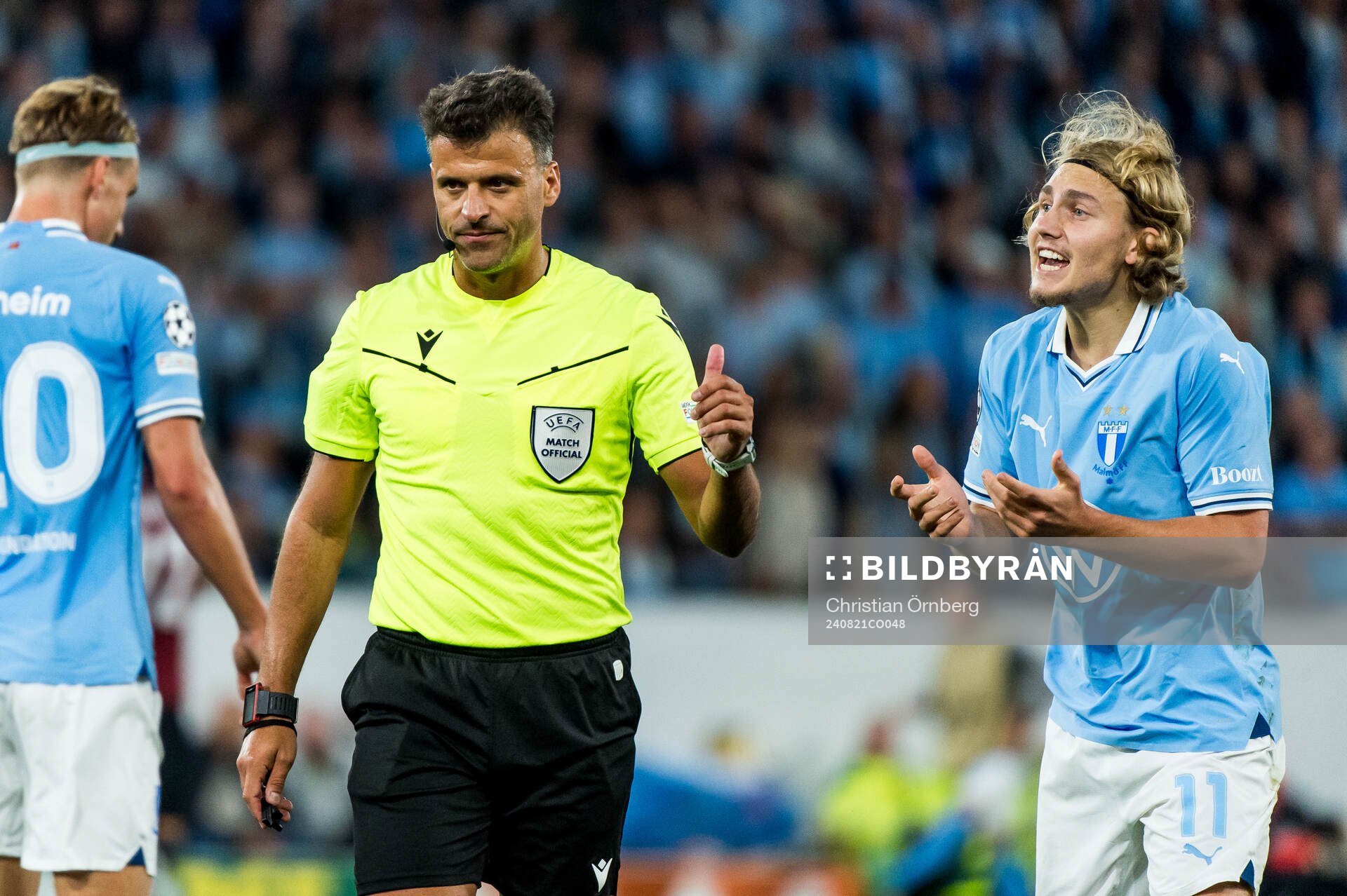 Sebastian Nanasi of Malmö FF and referee Jesús Gil Manzano