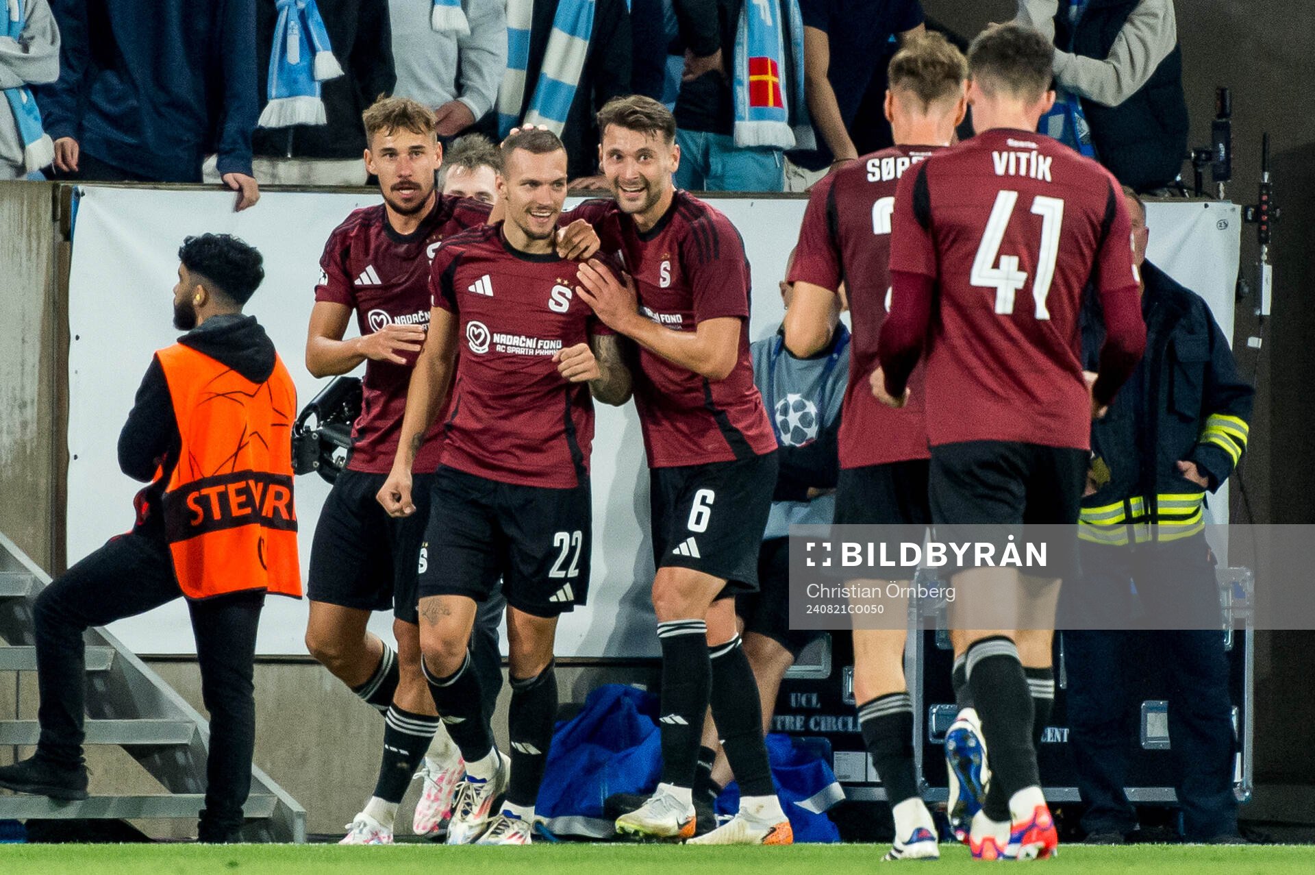 Lukas Haraslin of Sparta Prag celebrate with teammates