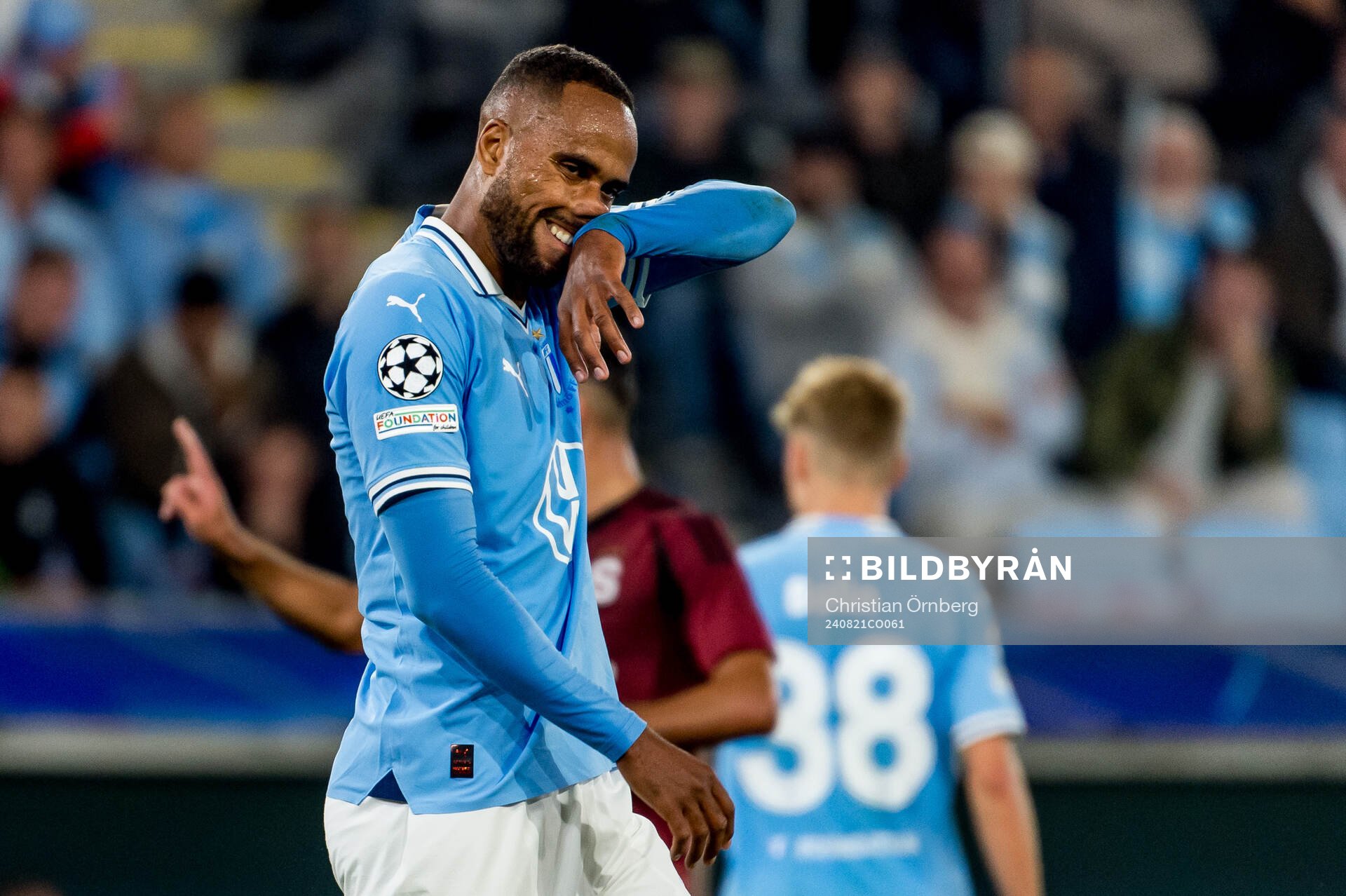 Isaac Kiese Thelin of Malmö FF looks dejected