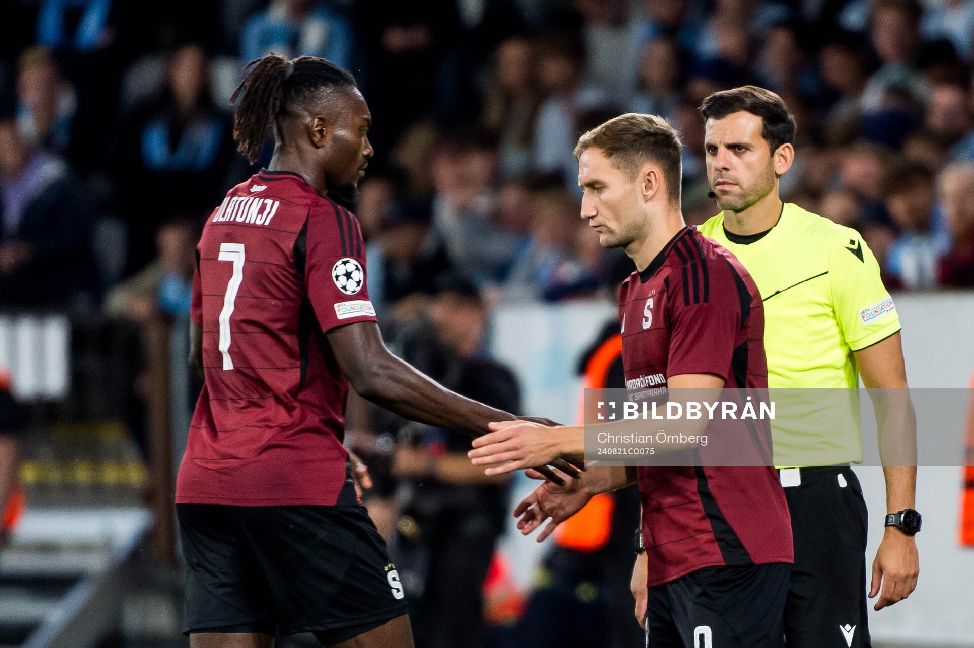 Victor Olatunji changes with Jan Kuchta of Sparta Prag
