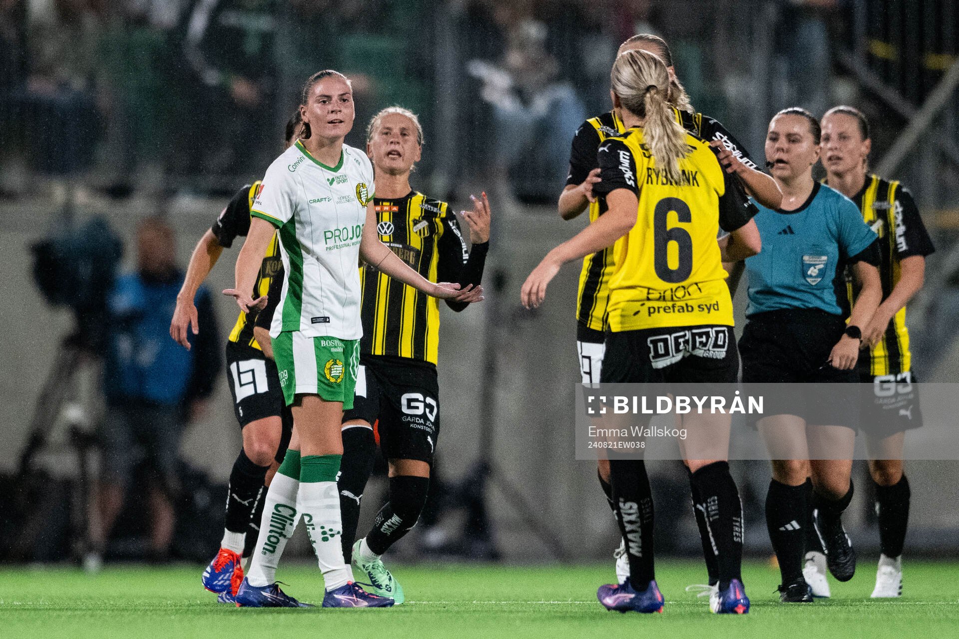 Hammarbys Smilla Vallotto reagerar mot Häckens Josefine