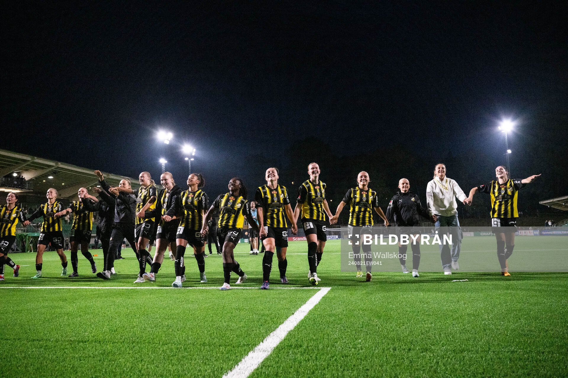 Häckens spelare jublar