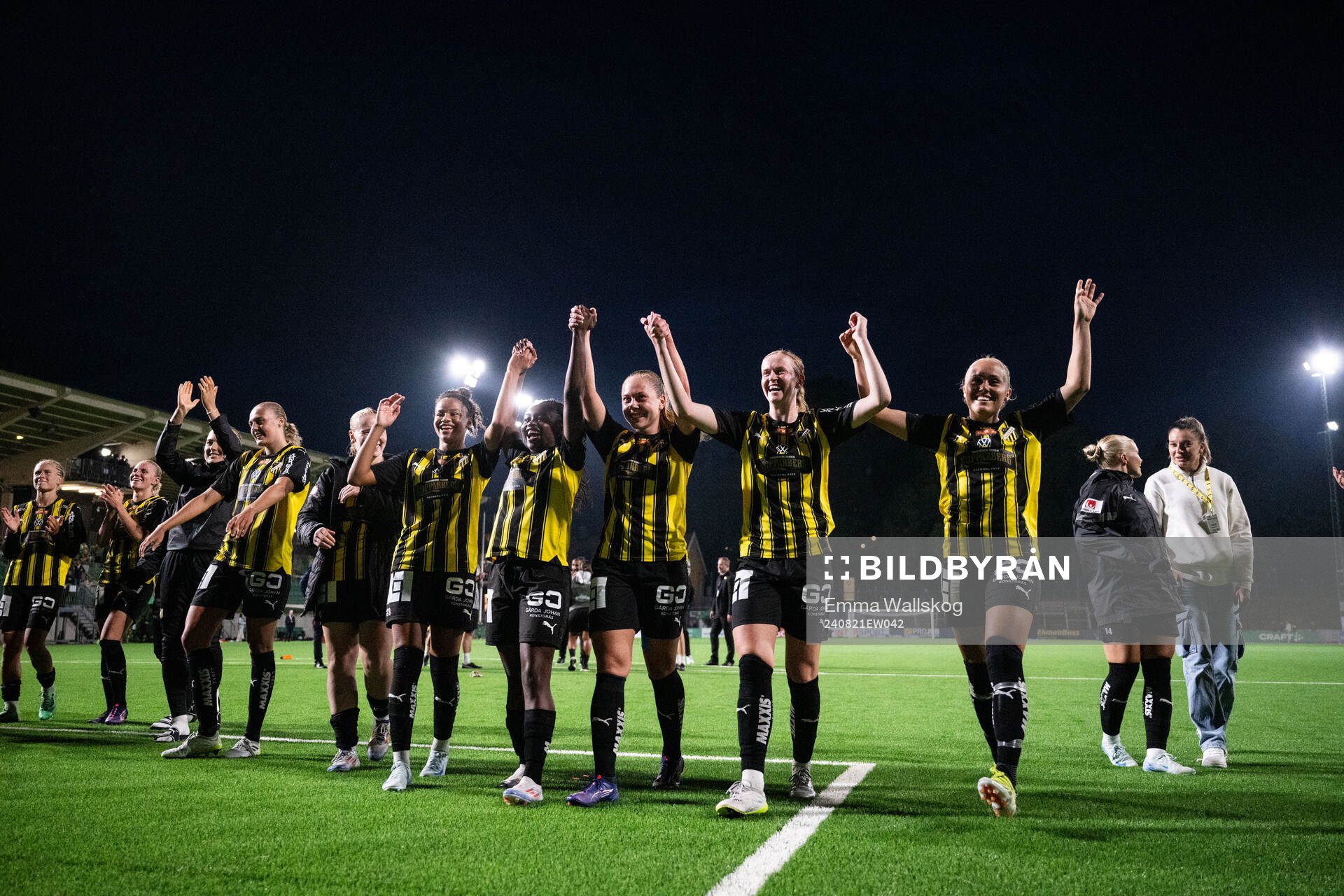 Häckens spelare jublar