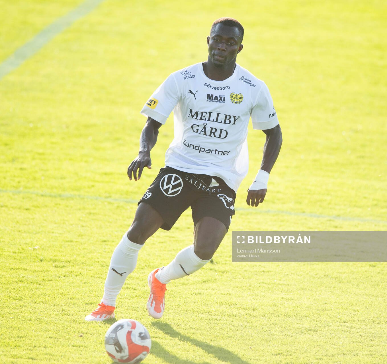 Mjällbys Abdoulie Manneh i matchen i Svenska Cupen mellan