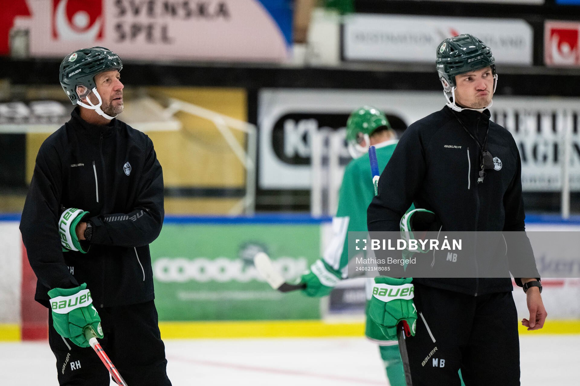 Tränare Roger Hansson och assisterande tränare Max Bohlin