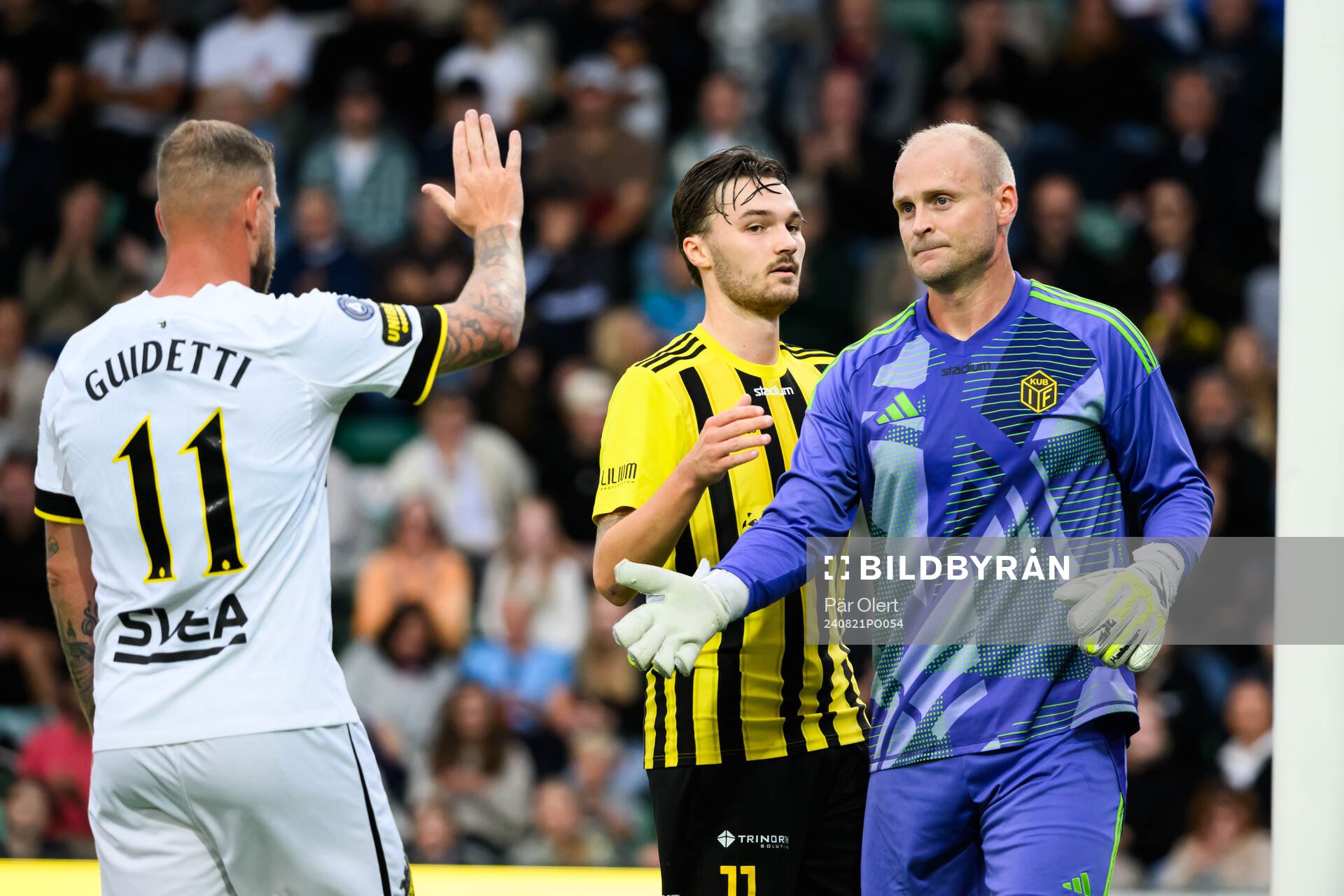 AIKs John Guidetti och Kubikenborgs målvakt Cristofer