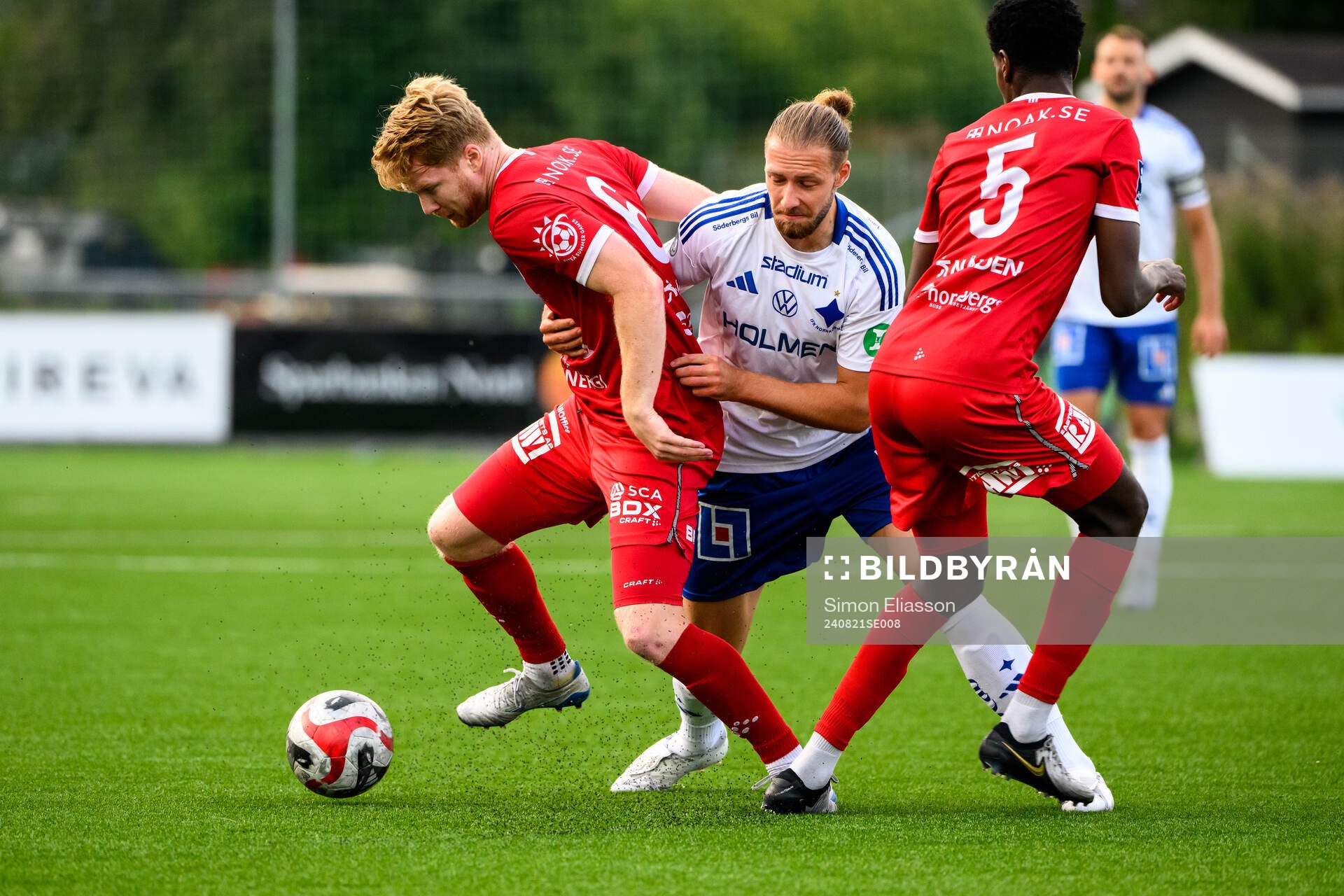 Piteås Jonathan Käller och IFK Norrköpings Kevin Höög