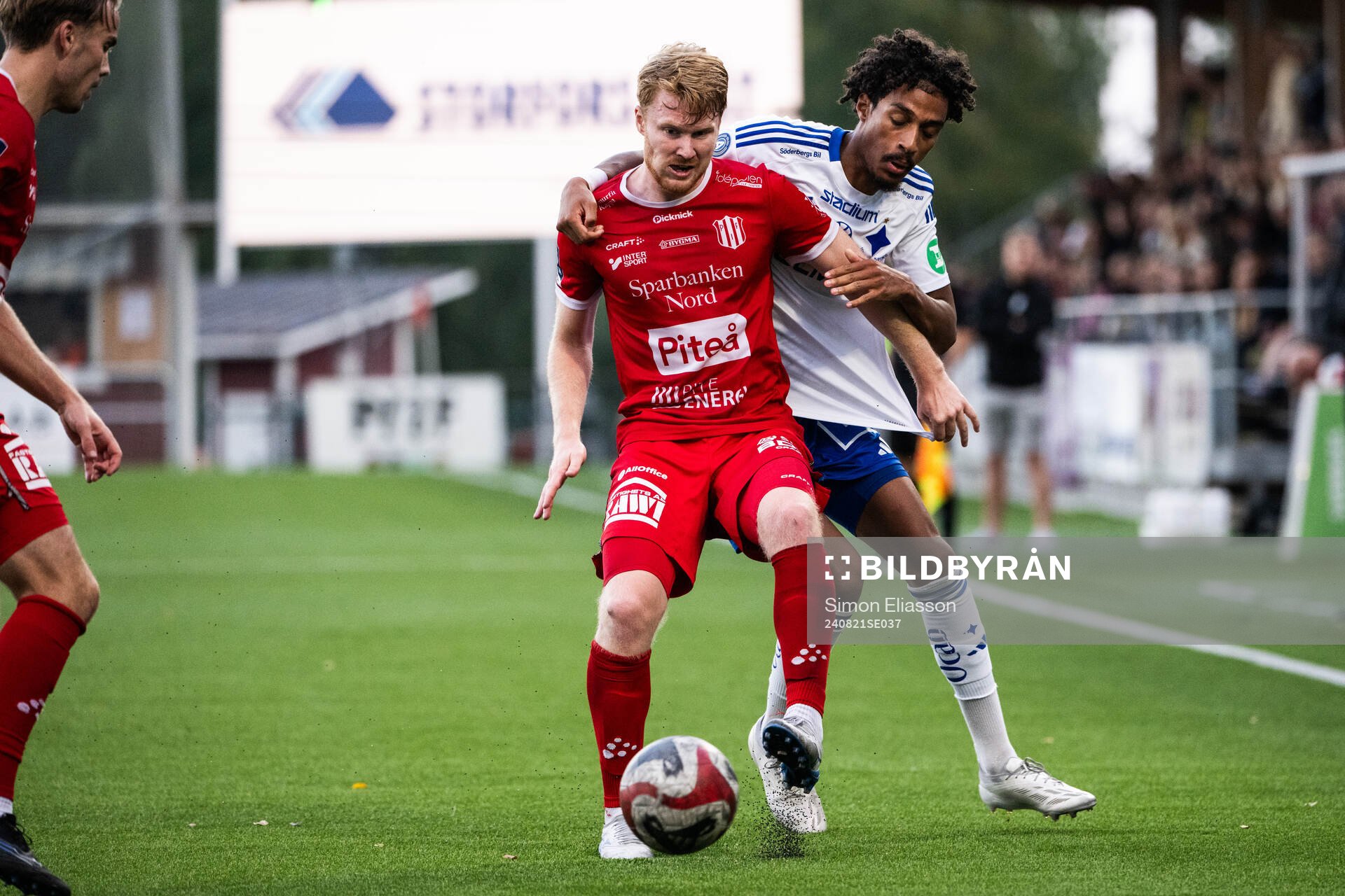Piteås Jonathan Käller och IFK Norrköpings Jesper Ceesay