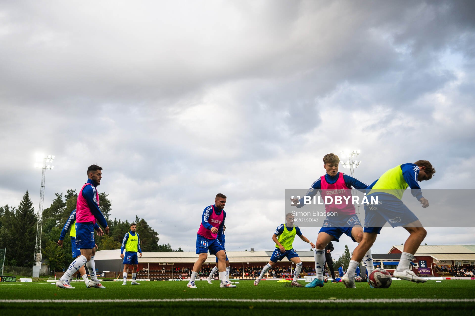 IFK Norrköpings spelare värmer upp
