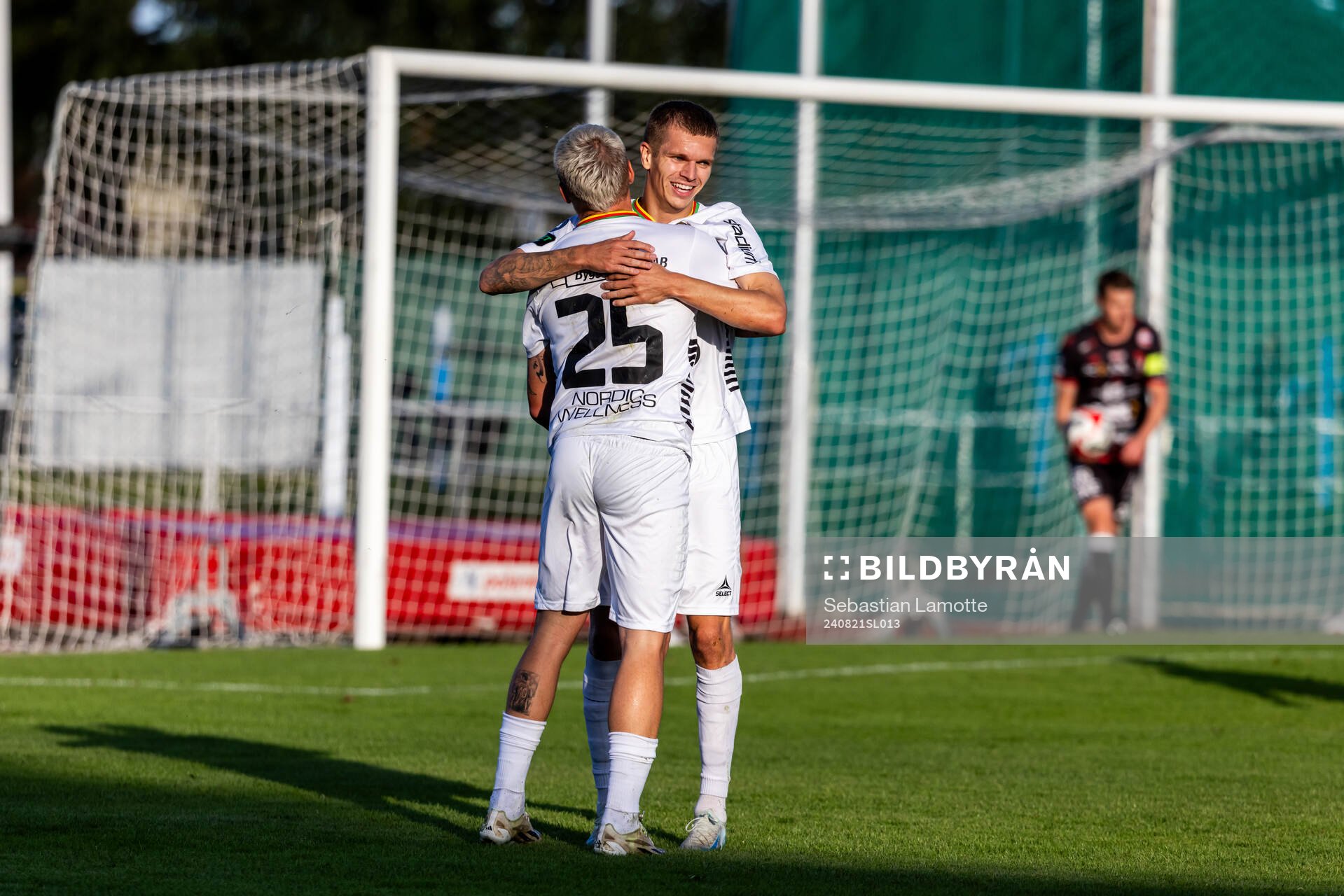 GAIS Lucas Hedlund har gjort 2-3 och jublar