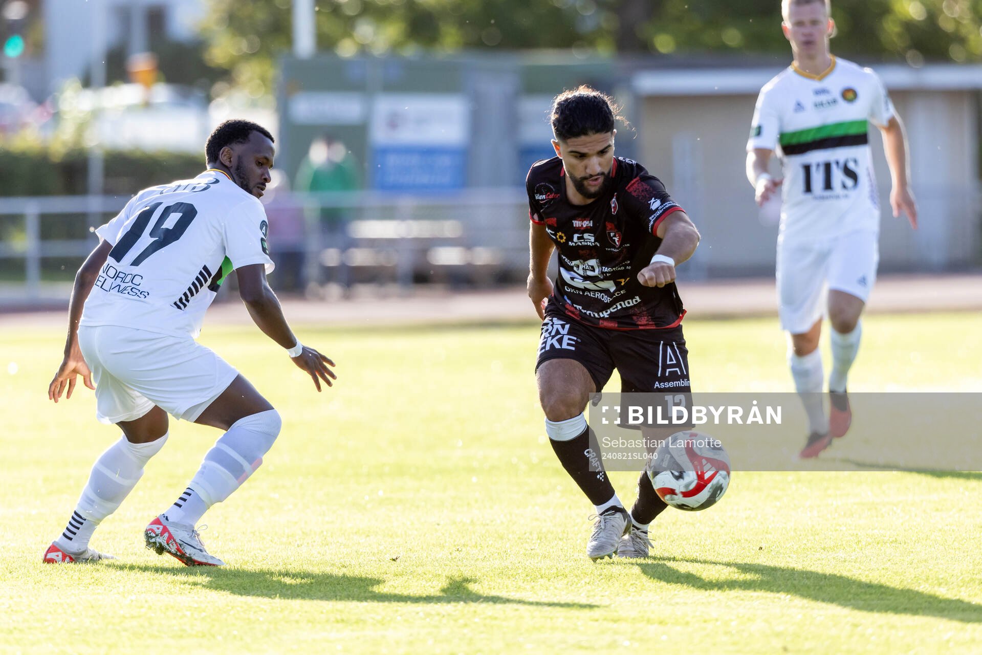 Trollhättans Ishak Shamoun och GAIS Rickard Emeka Friday